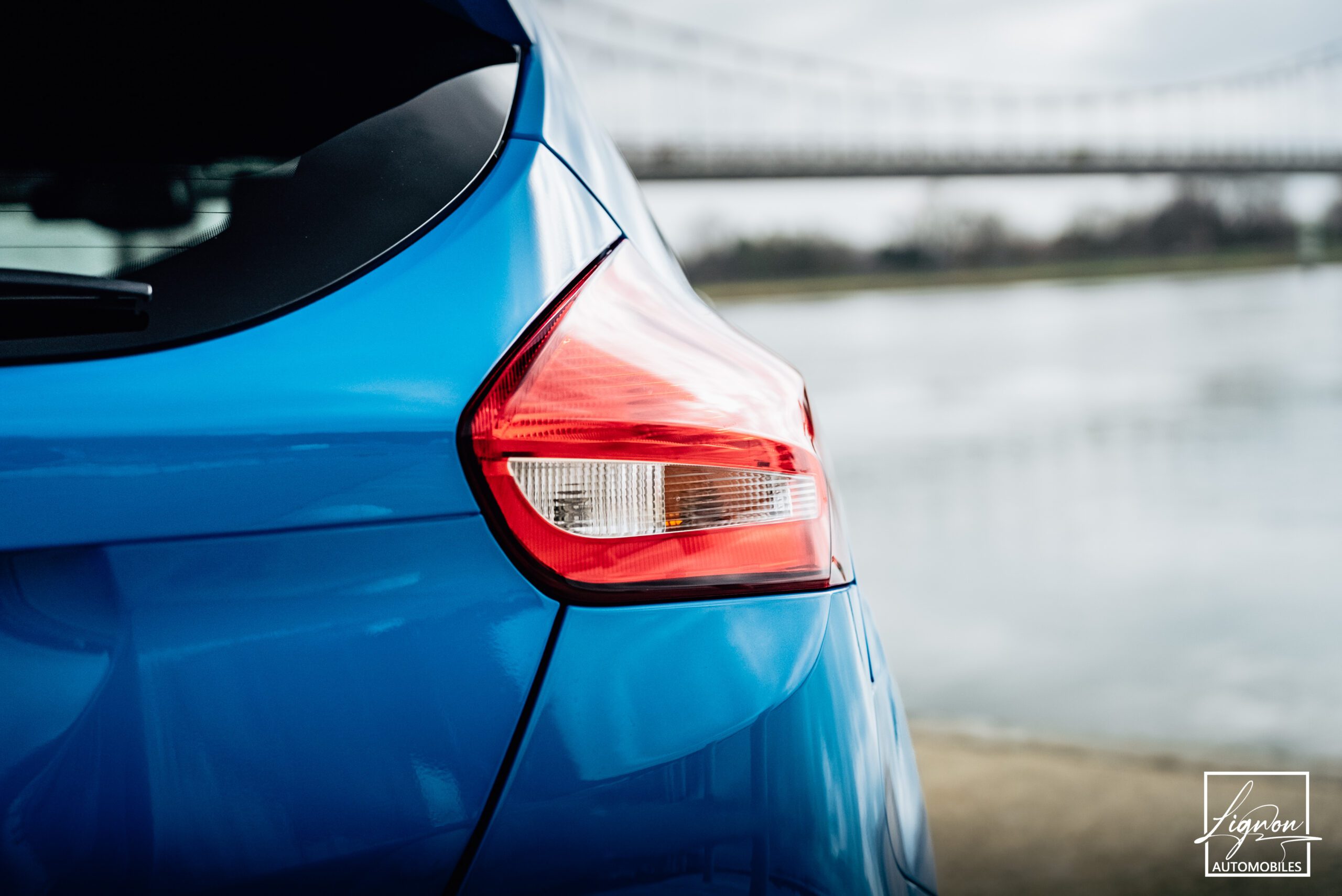 Photo Ford Focus RS 2.3 350 CH Ecoboost bleu - Recaro - Hifi Sony - GPS - CARPLAY - Caméra