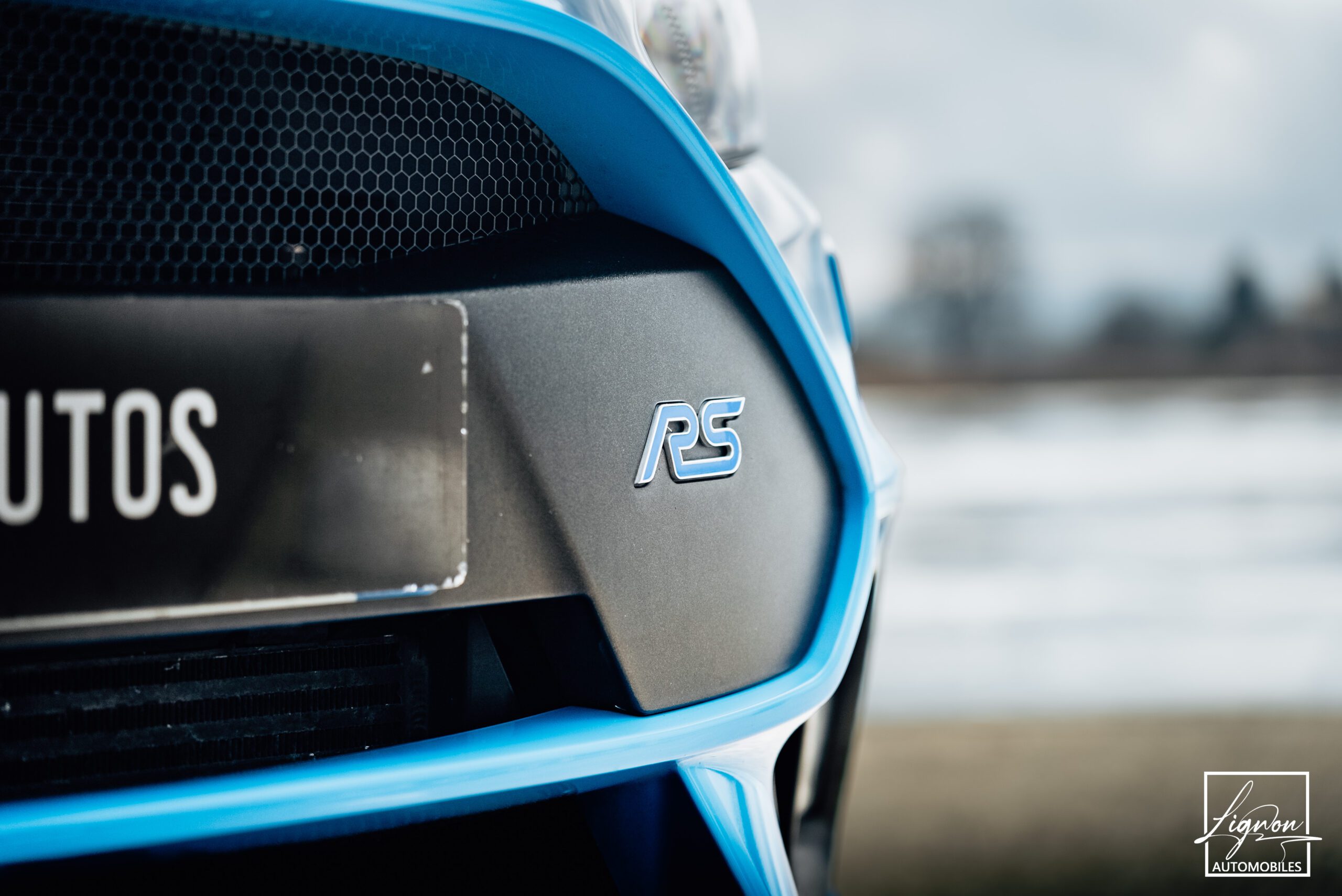 Photo Ford Focus RS 2.3 350 CH Ecoboost bleu - Recaro - Hifi Sony - GPS - CARPLAY - Caméra