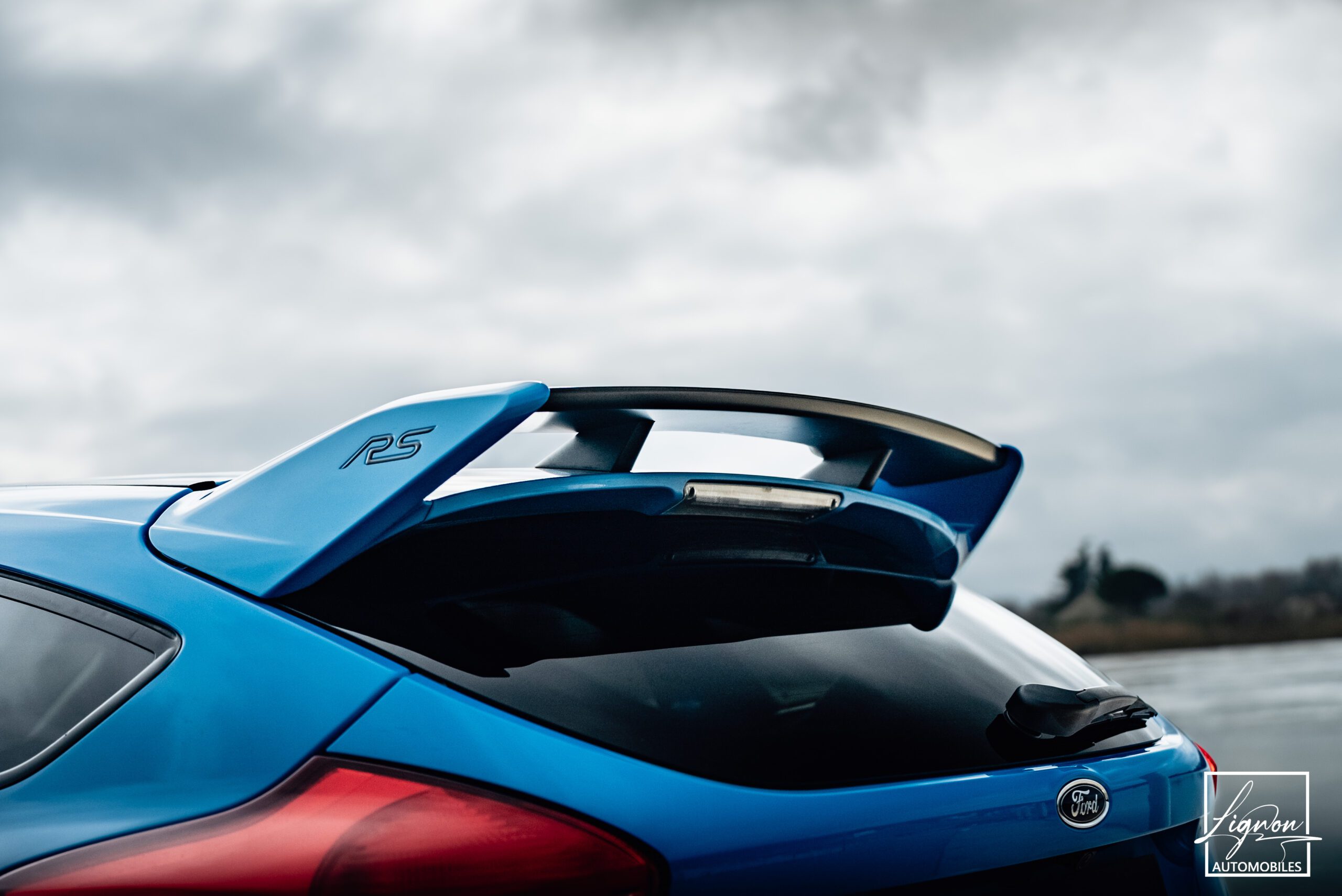 Photo Ford Focus RS 2.3 350 CH Ecoboost bleu - Recaro - Hifi Sony - GPS - CARPLAY - Caméra