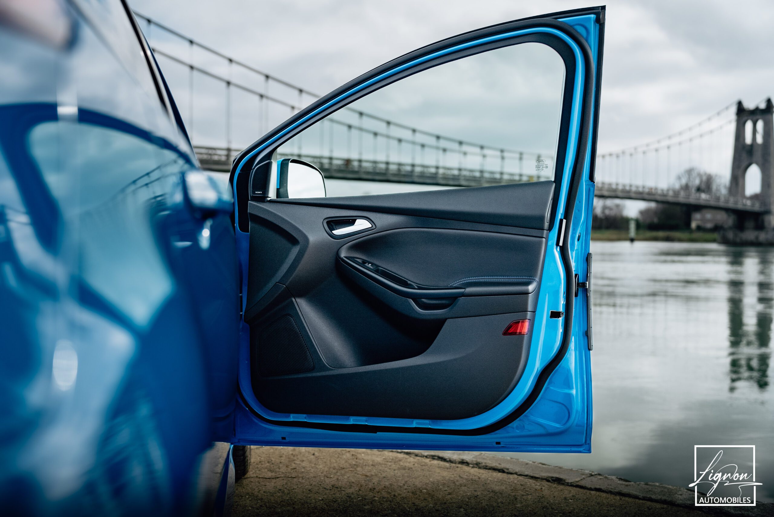 Photo Ford Focus RS 2.3 350 CH Ecoboost bleu - Recaro - Hifi Sony - GPS - CARPLAY - Caméra