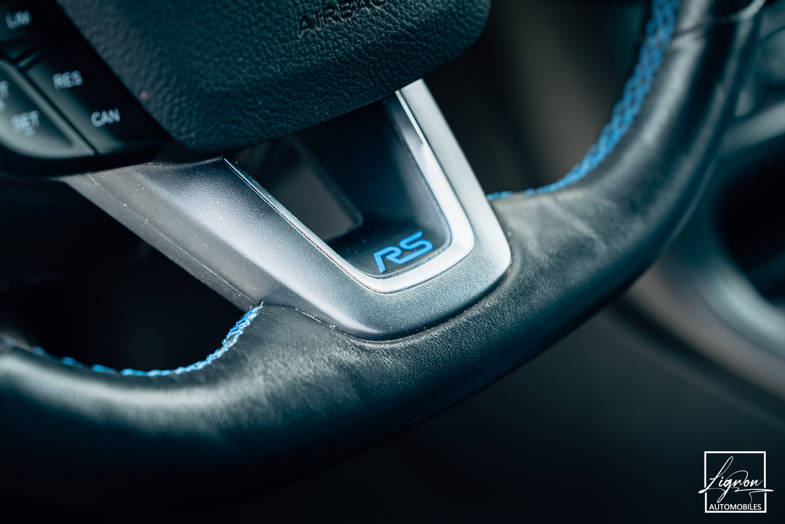 Photo Ford Focus RS 2.3 350 CH Ecoboost bleu - Recaro - Hifi Sony - GPS - CARPLAY - Caméra