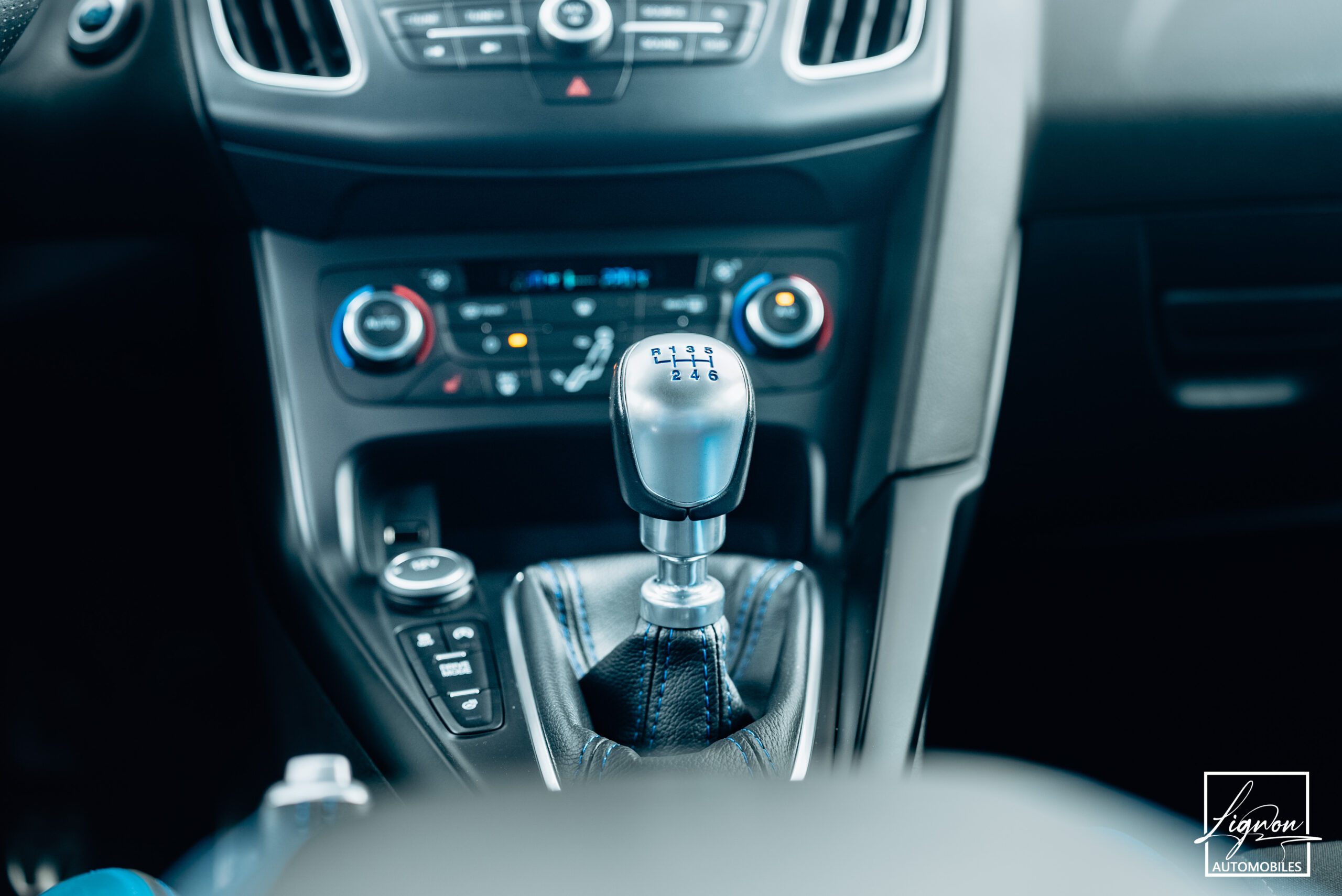 Photo Ford Focus RS 2.3 350 CH Ecoboost bleu - Recaro - Hifi Sony - GPS - CARPLAY - Caméra