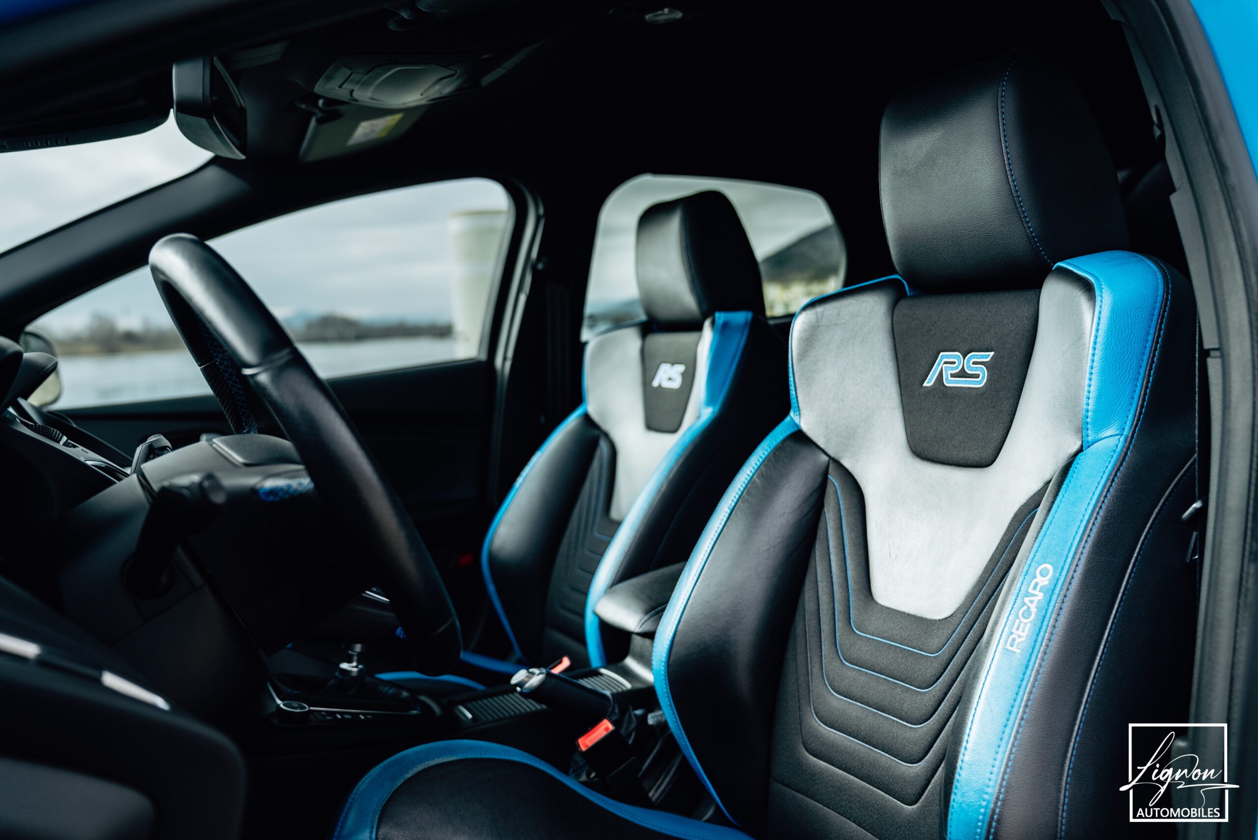 Photo Ford Focus RS 2.3 350 CH Ecoboost bleu - Recaro - Hifi Sony - GPS - CARPLAY - Caméra