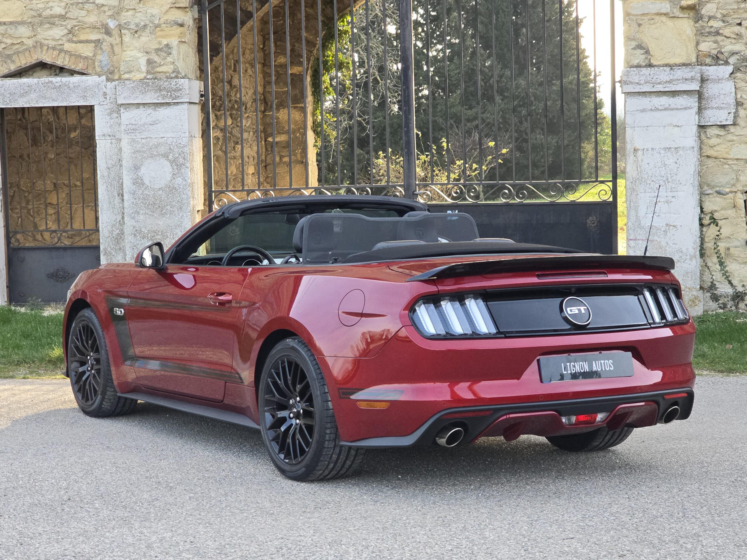 Photo Ford Mustang 5.0 v8 GT Cabriolet 421 ch Boite Automatique - 1er main - 9 800km !