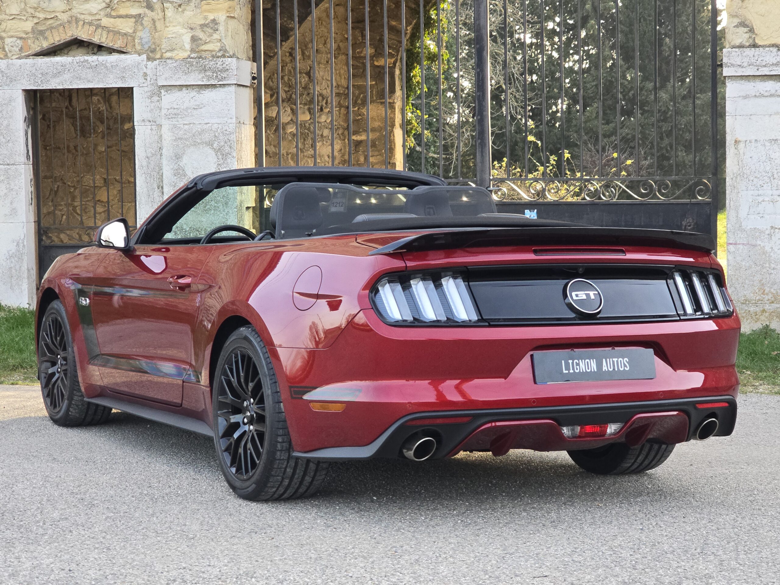 Photo Ford Mustang 5.0 v8 GT Cabriolet 421 ch Boite Automatique - 1er main - 9 800km !