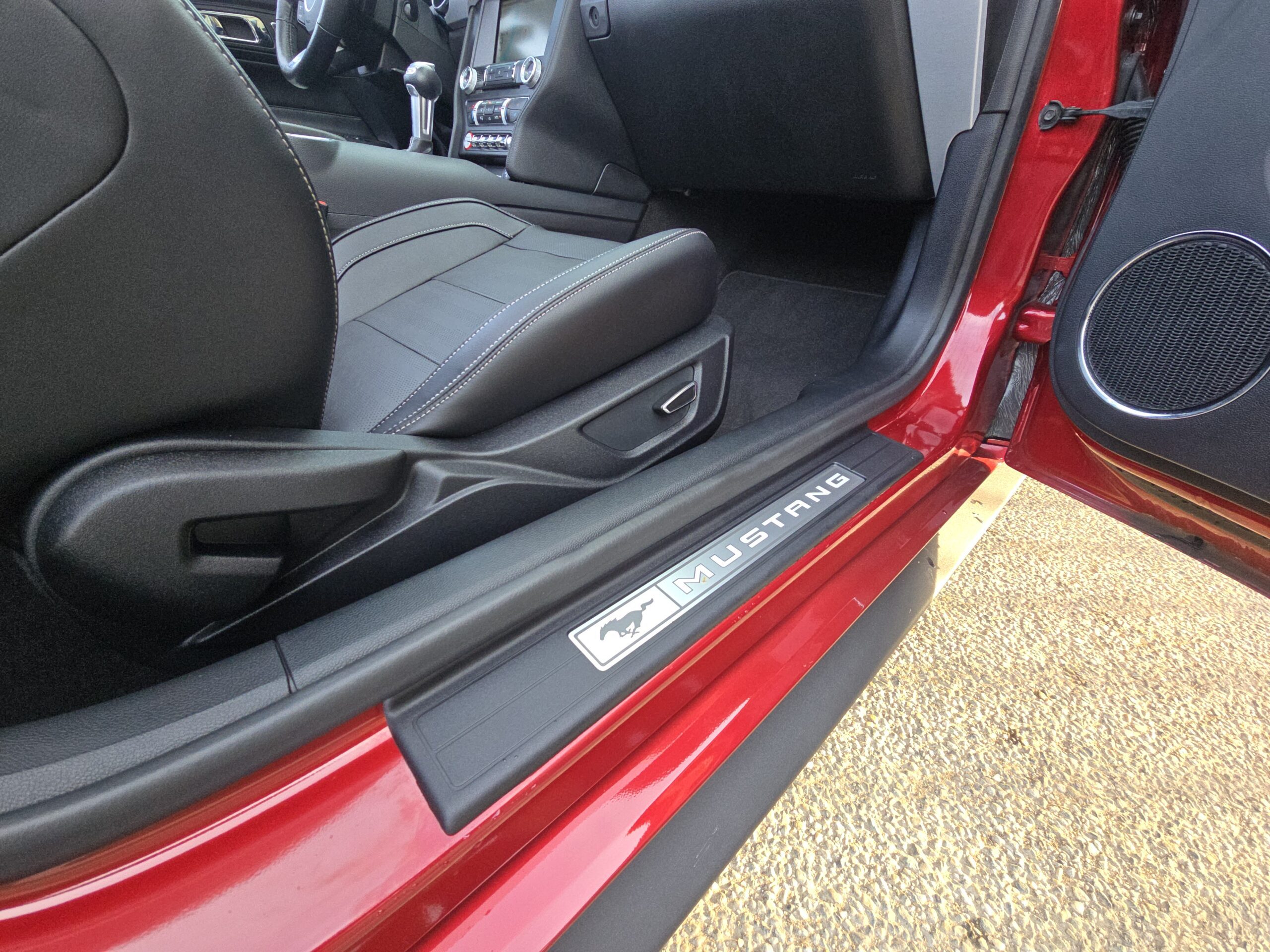 Photo Ford Mustang 5.0 v8 GT Cabriolet 421 ch Boite Automatique - 1er main - 9 800km !
