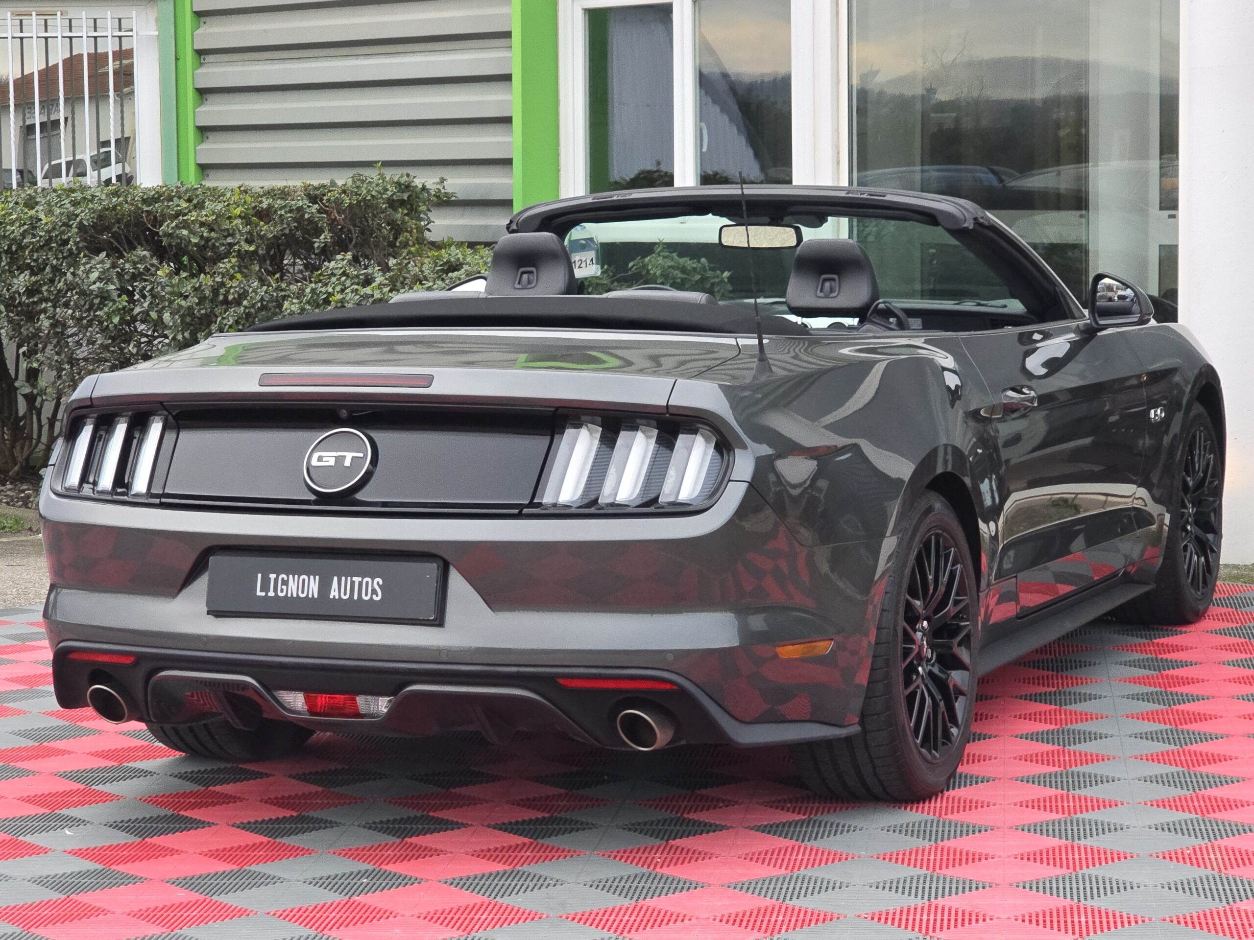Photo Ford Mustang 5.0 v8 GT Cabriolet 421 ch - Boite Manuelle - 1ère main - Pas de malus