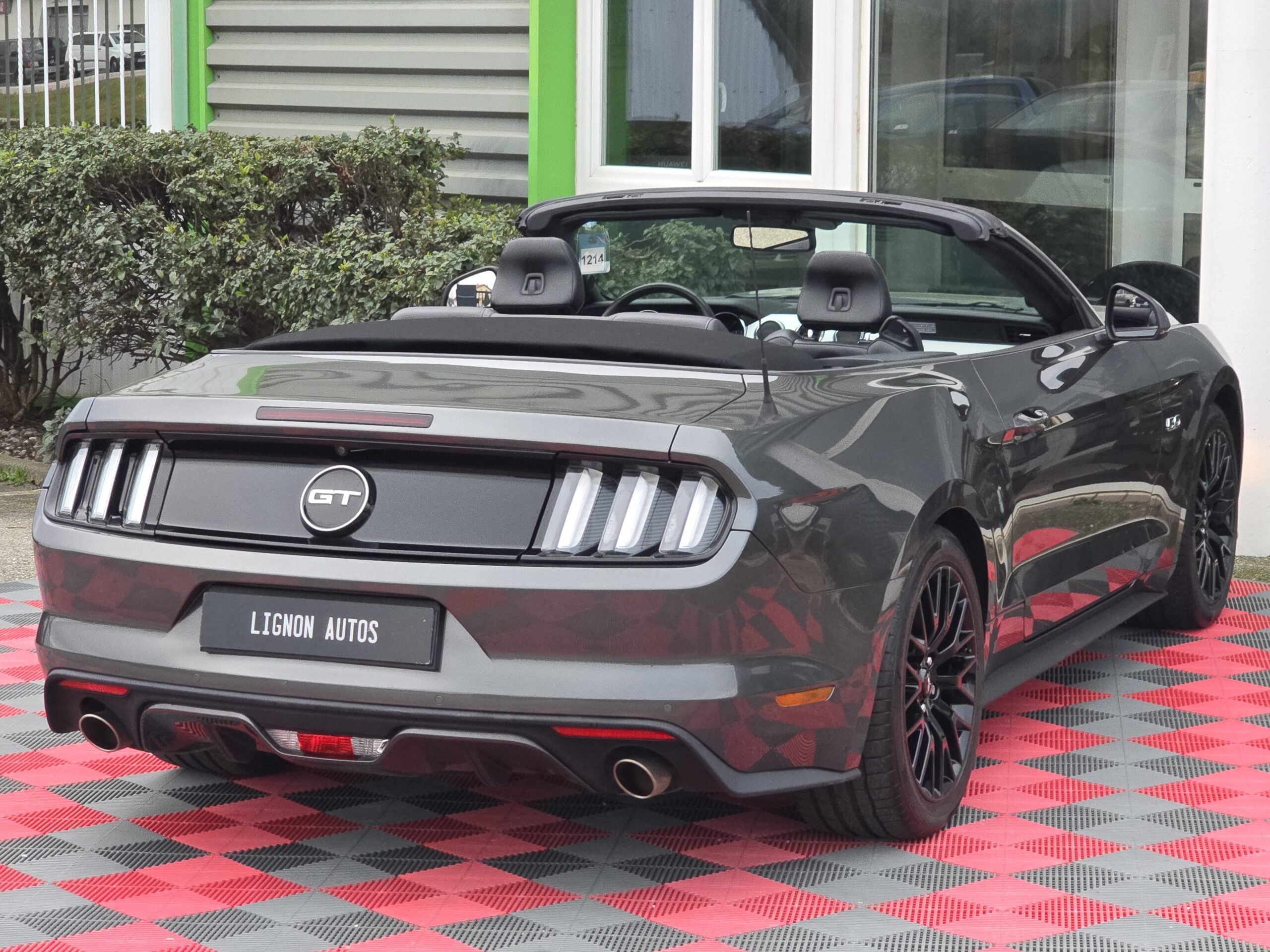 Photo Ford Mustang 5.0 v8 GT Cabriolet 421 ch - Boite Manuelle - 1ère main - Pas de malus