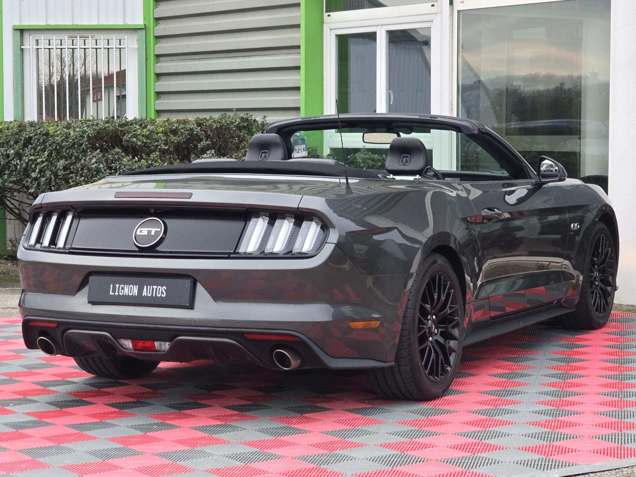 Photo Ford Mustang 5.0 v8 GT Cabriolet 421 ch - Boite Manuelle - 1ère main - Pas de malus
