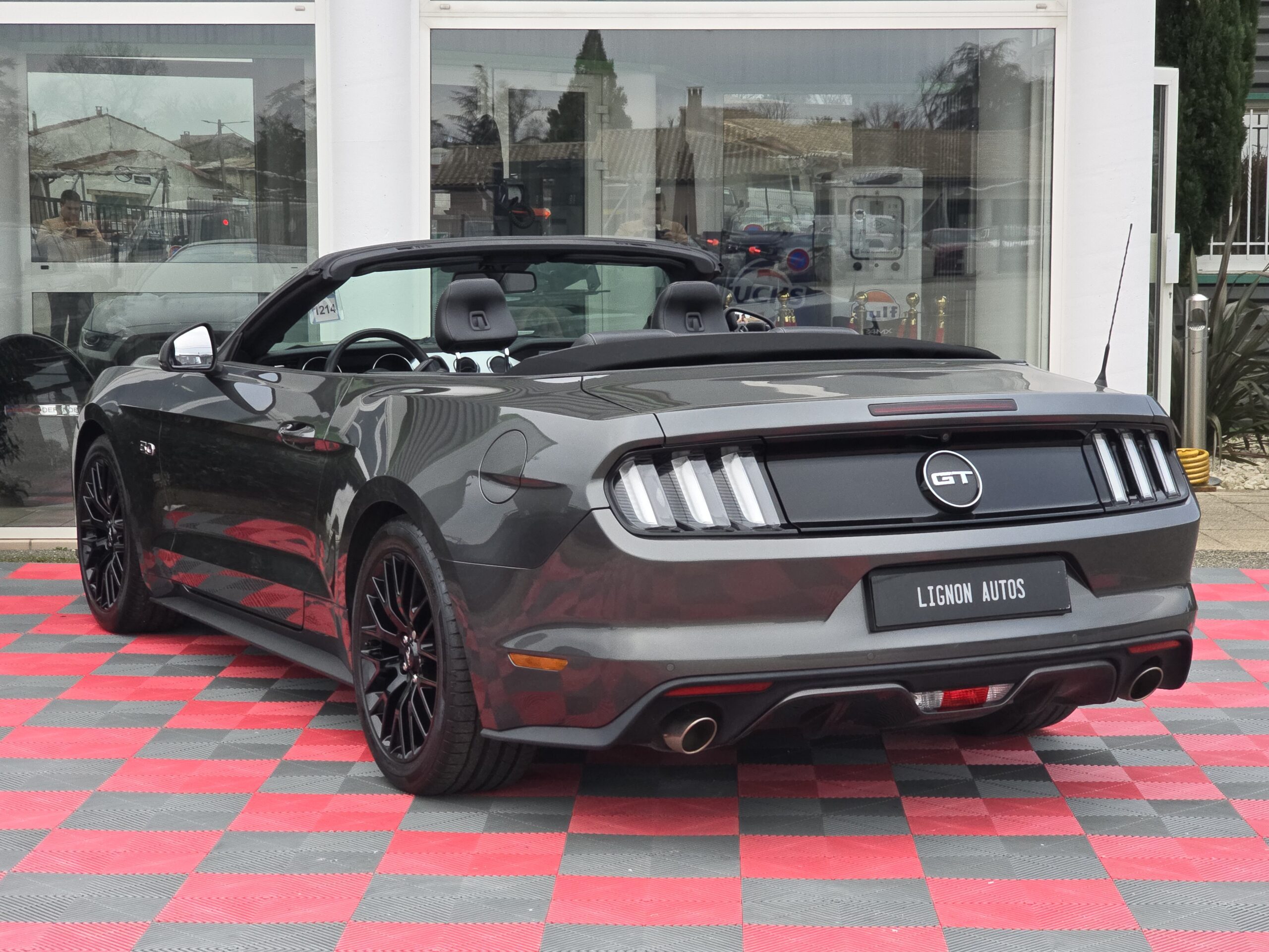 Photo Ford Mustang 5.0 v8 GT Cabriolet 421 ch - Boite Manuelle - 1ère main - Pas de malus