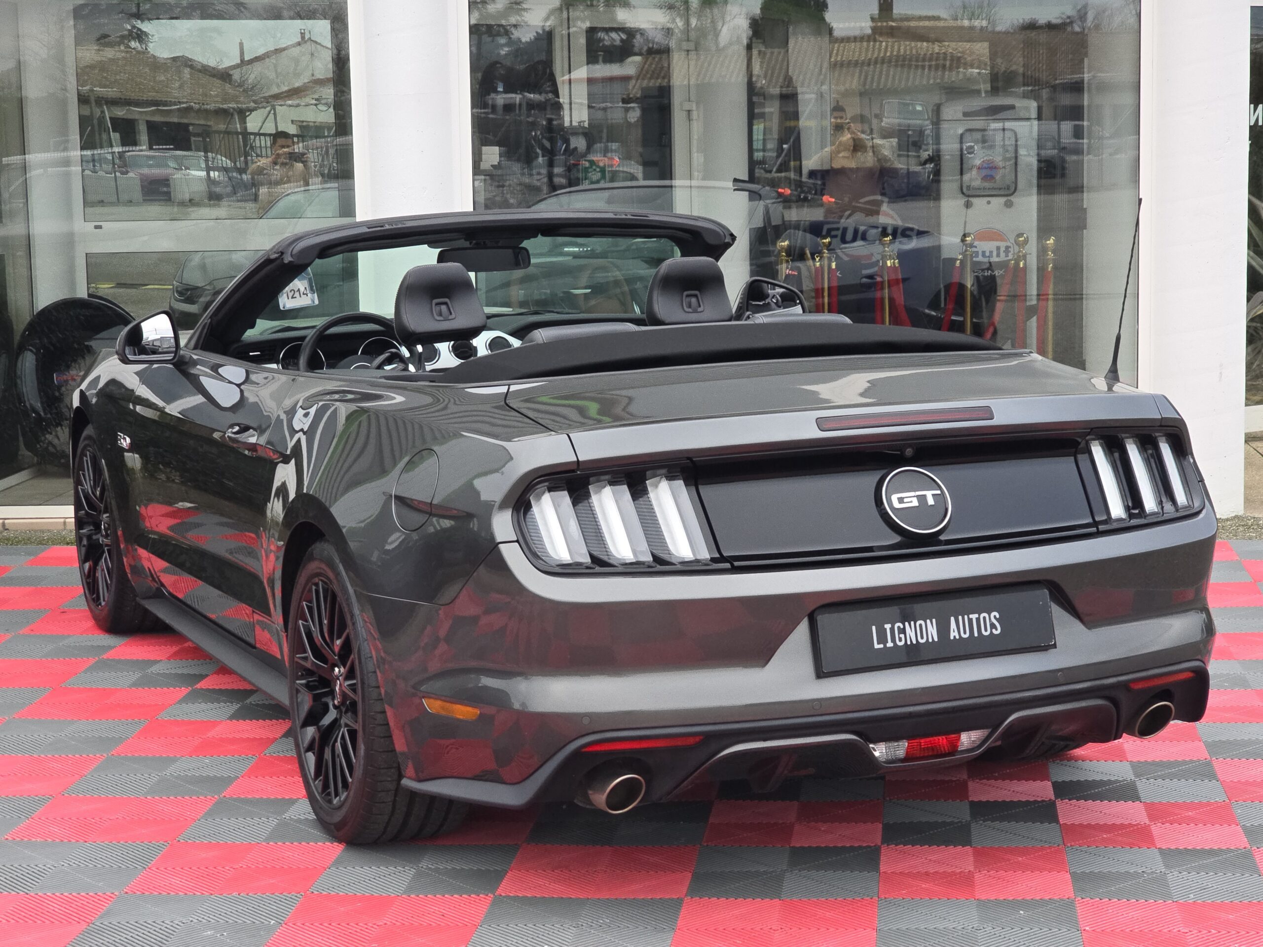 Photo Ford Mustang 5.0 v8 GT Cabriolet 421 ch - Boite Manuelle - 1ère main - Pas de malus