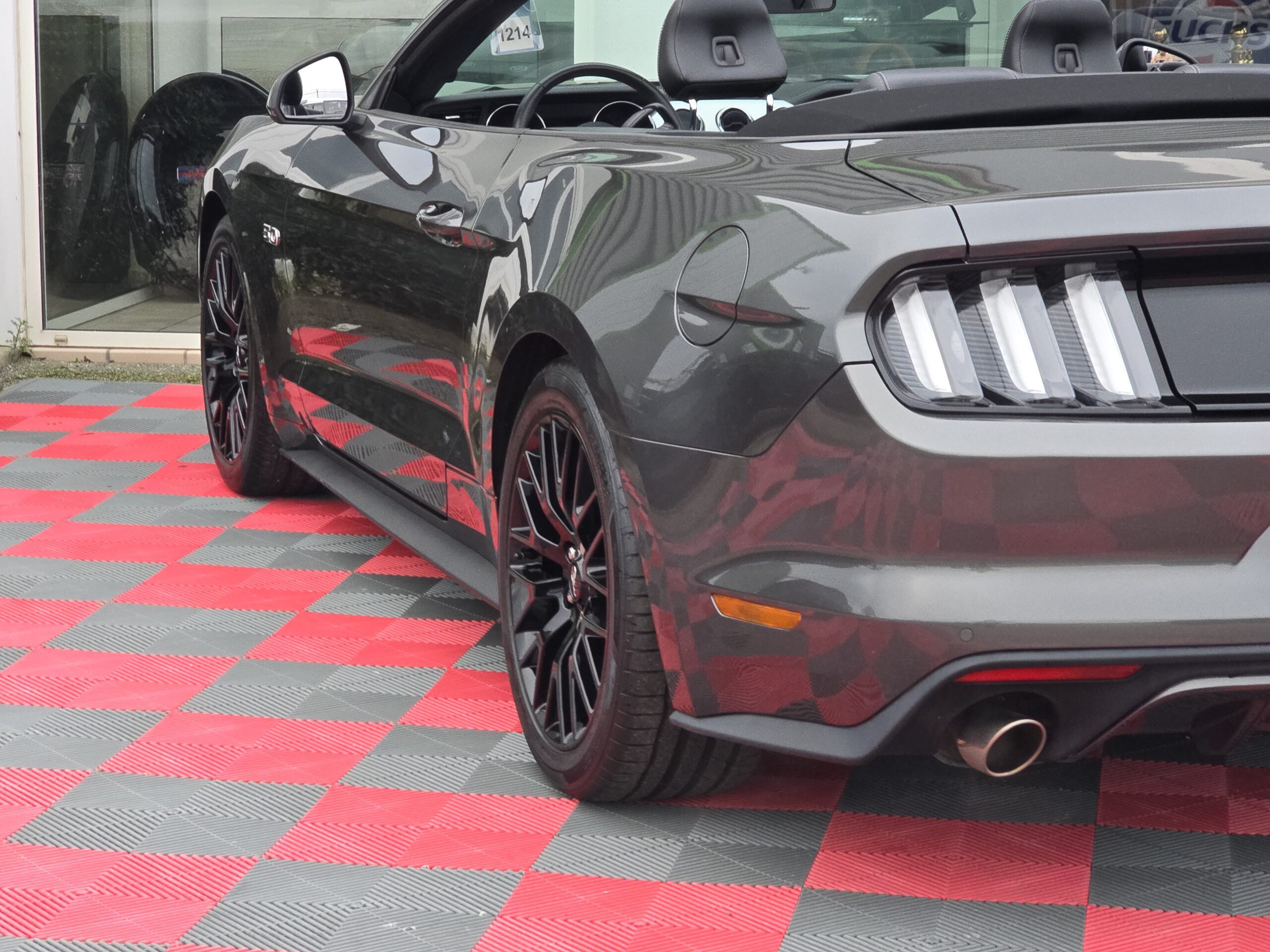 Photo Ford Mustang 5.0 v8 GT Cabriolet 421 ch - Boite Manuelle - 1ère main - Pas de malus
