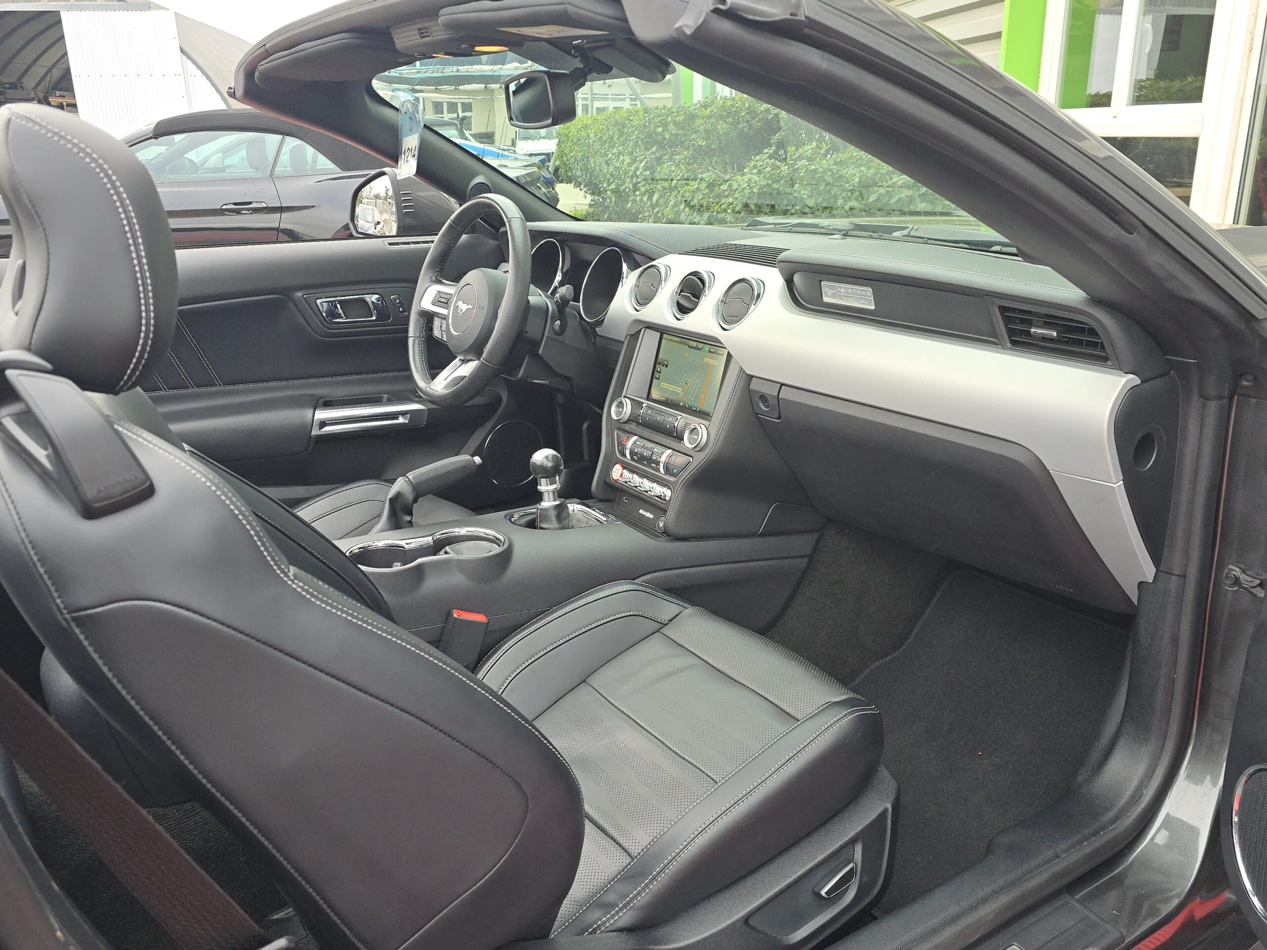 Photo Ford Mustang 5.0 v8 GT Cabriolet 421 ch - Boite Manuelle - 1ère main - Pas de malus