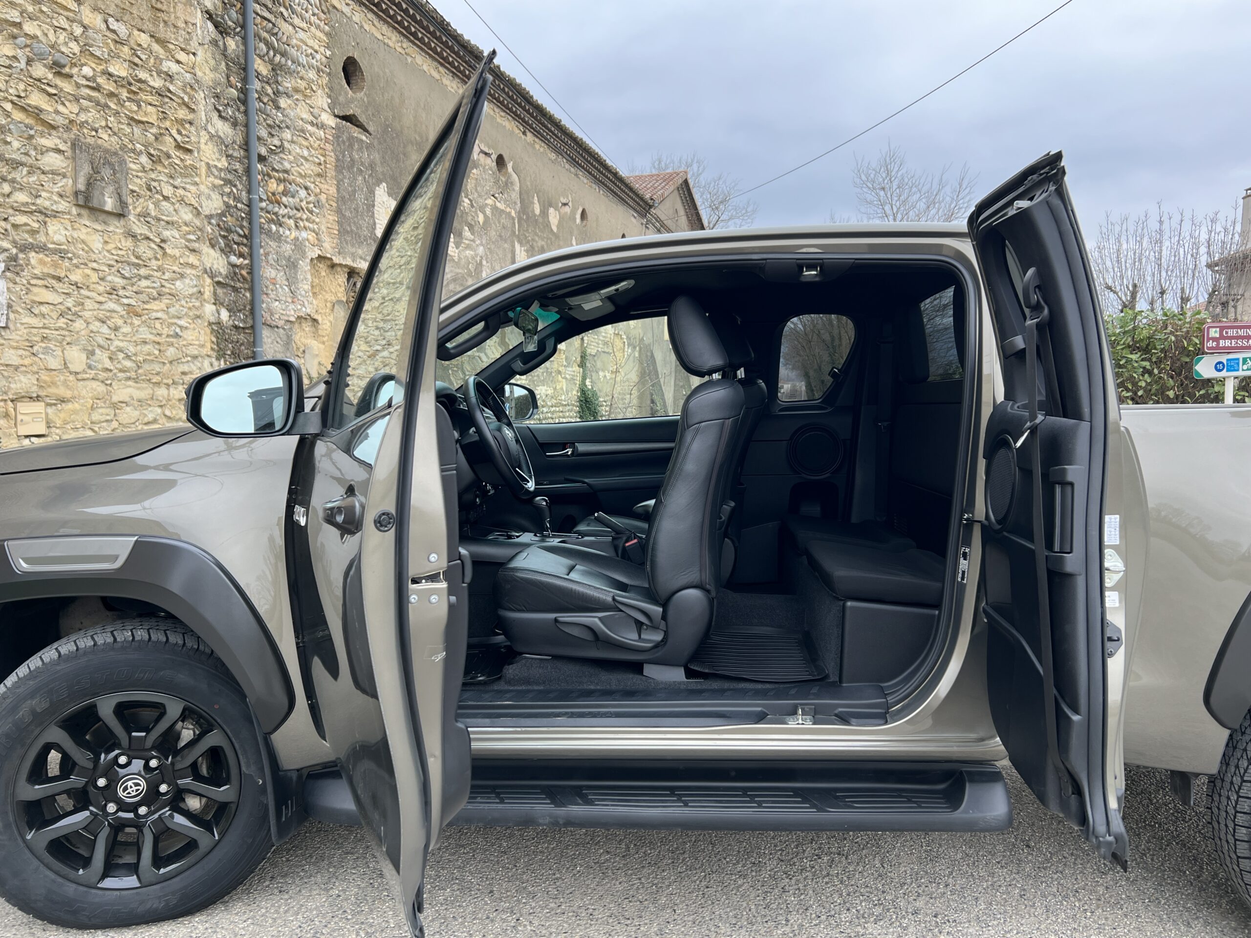 Photo Toyota Hilux 2.8 D-4D 204 ch X-Tra Cabine Invincible BVA Tva Récupérable