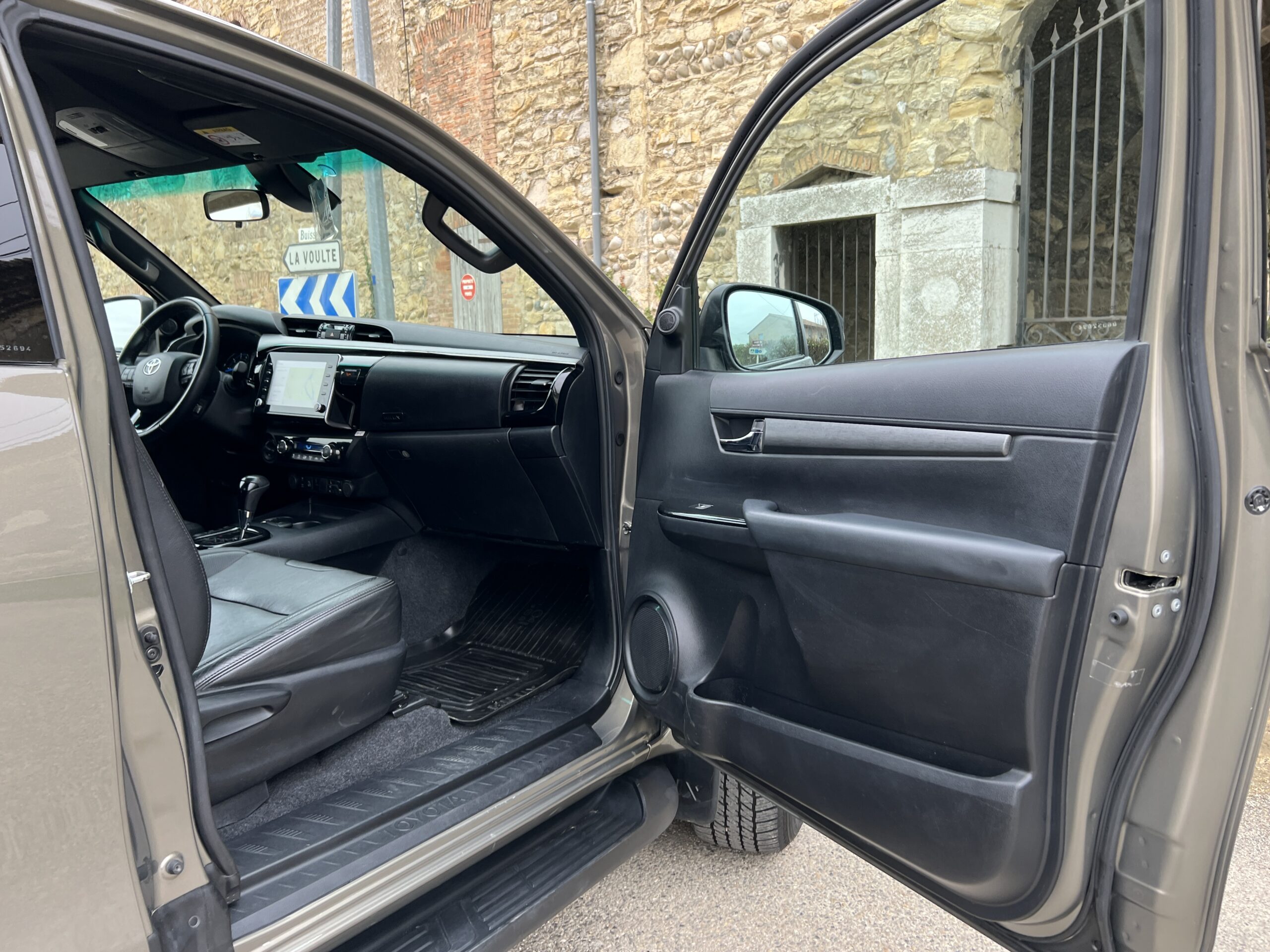 Photo Toyota Hilux 2.8 D-4D 204 ch X-Tra Cabine Invincible BVA Tva Récupérable