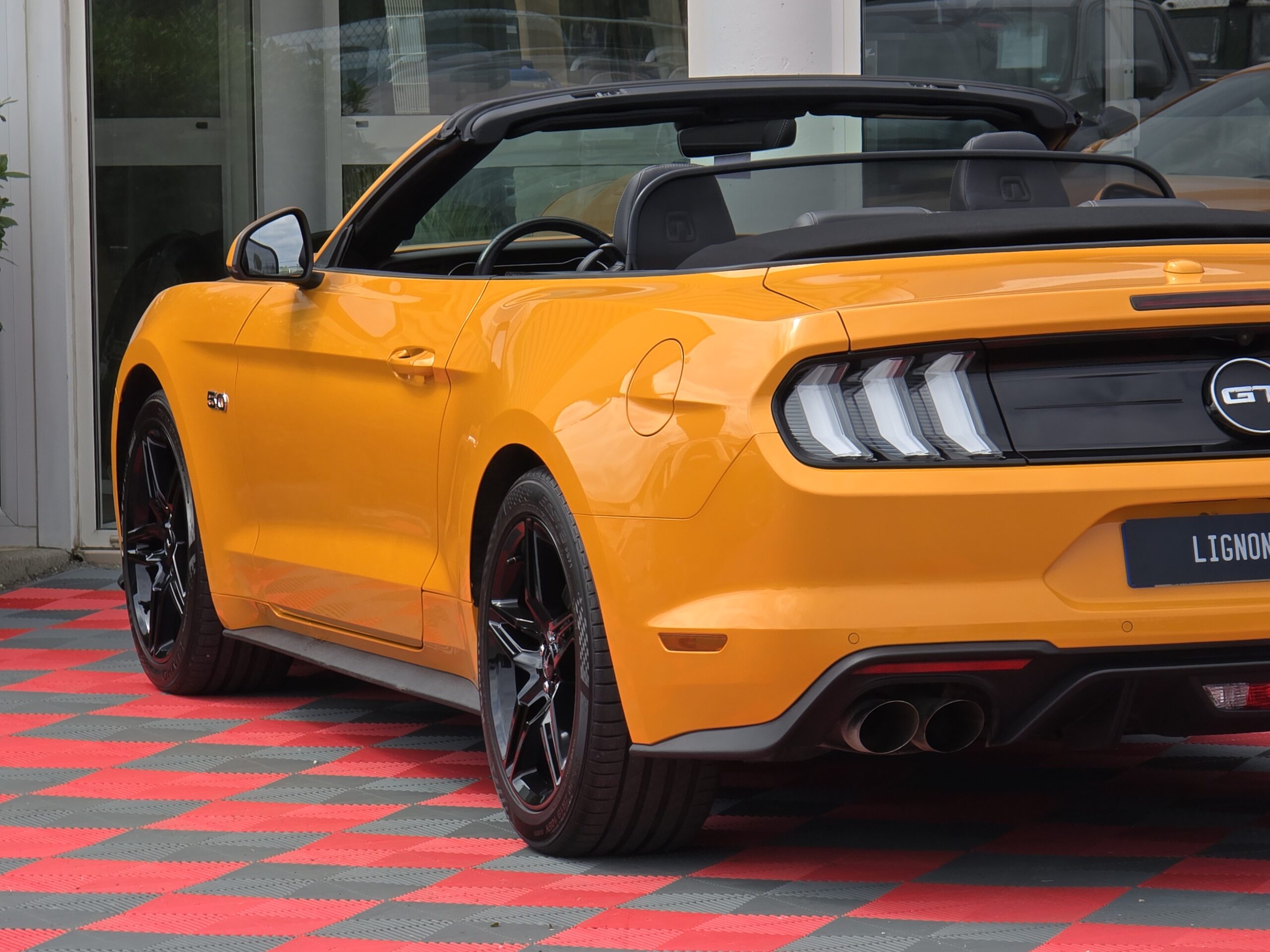 Photo Ford Mustang GT 5.0 v8 Cabriolet 450 ch BVA10 - Immat France - Pas de Malus