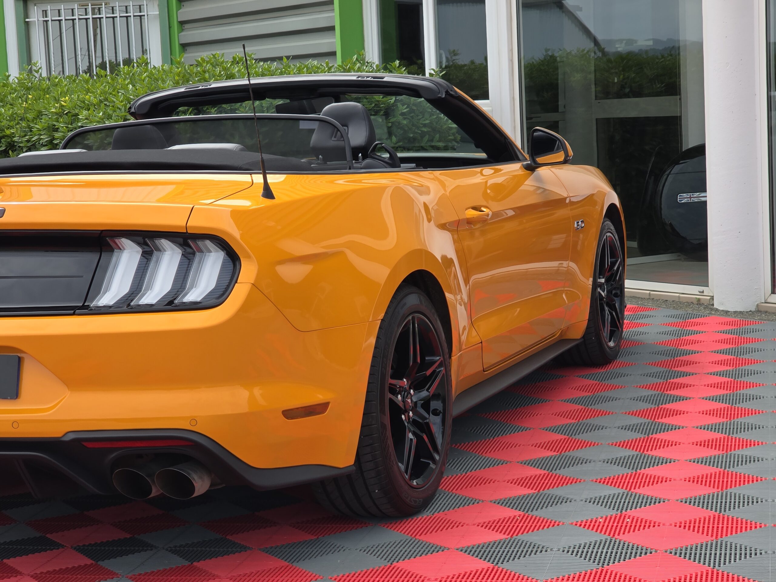 Photo Ford Mustang GT 5.0 v8 Cabriolet 450 ch BVA10 - Immat France - Pas de Malus