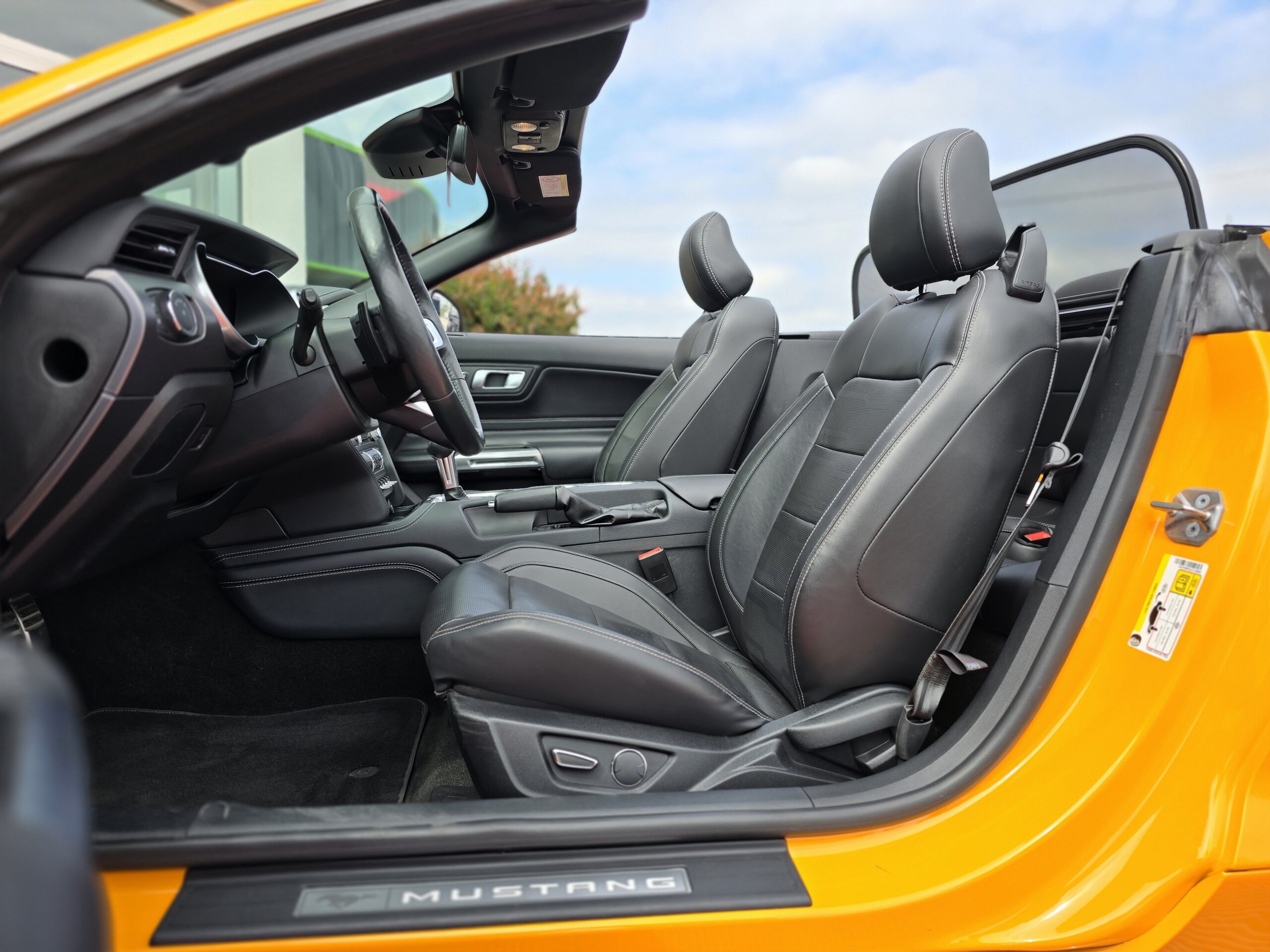 Photo Ford Mustang GT 5.0 v8 Cabriolet 450 ch BVA10 - Immat France - Pas de Malus