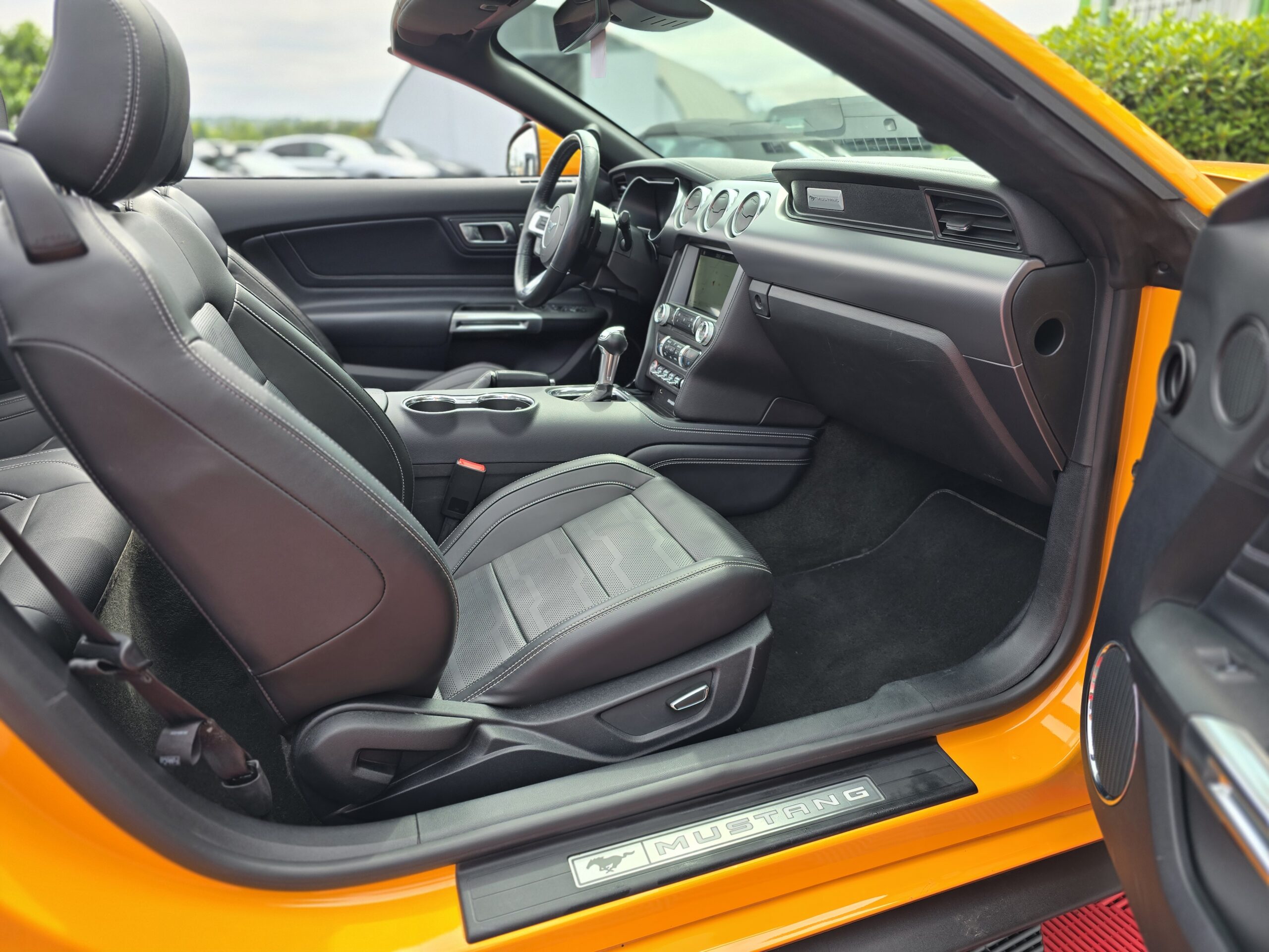 Photo Ford Mustang GT 5.0 v8 Cabriolet 450 ch BVA10 - Immat France - Pas de Malus