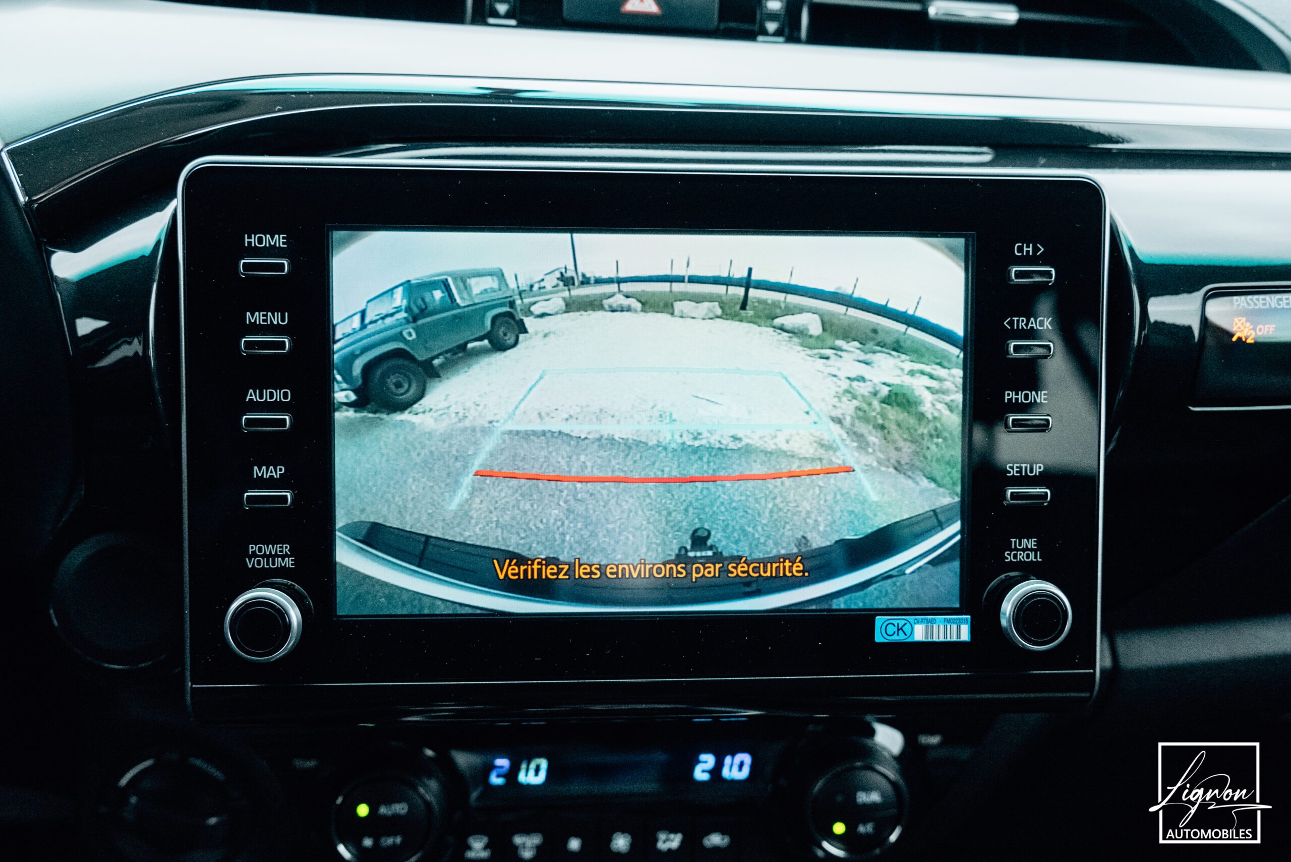 Photo Toyota Hilux Legende 4WD 2.4 150 D-4D 4 PLACES Double Cabine BVM6 - Attelage