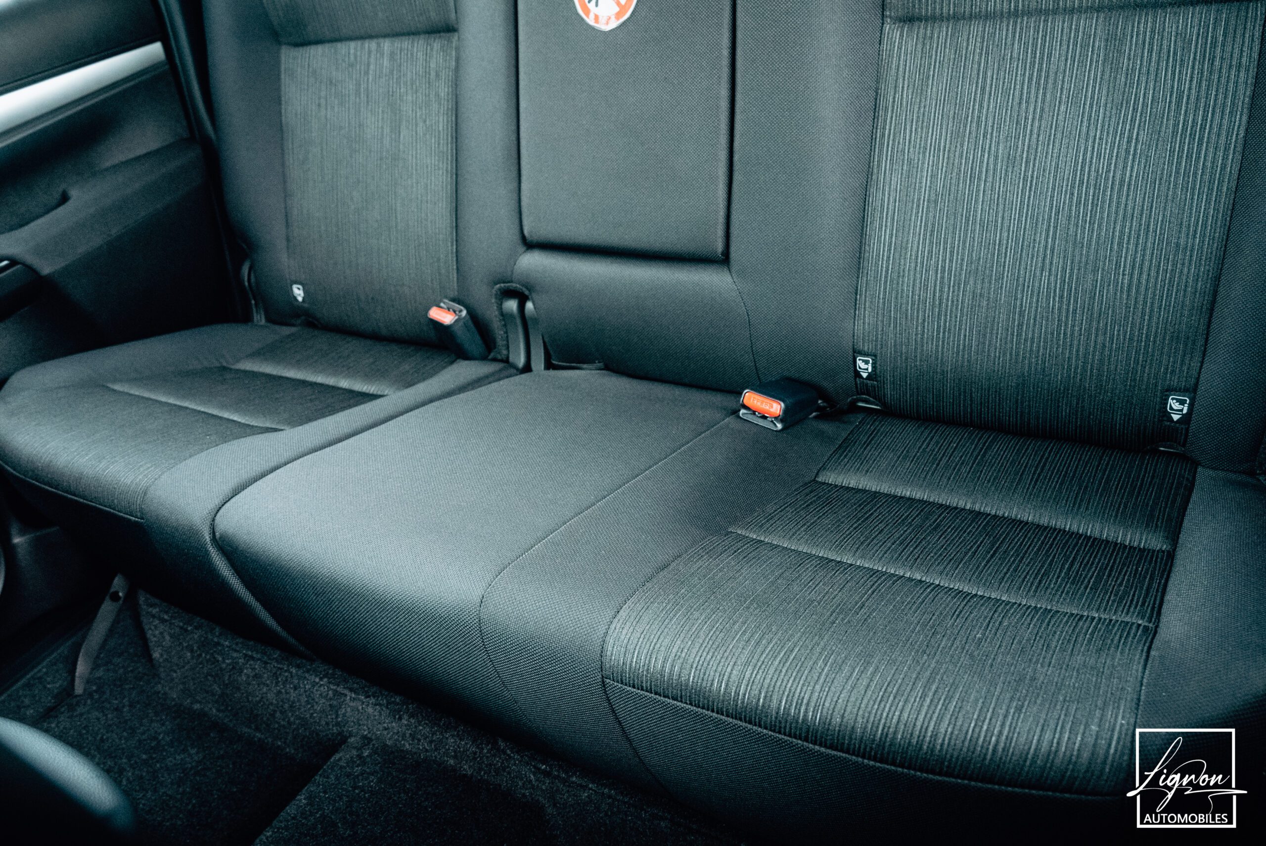 Photo Toyota Hilux Legende 4WD 2.4 150 D-4D 4 PLACES Double Cabine BVM6 - Attelage