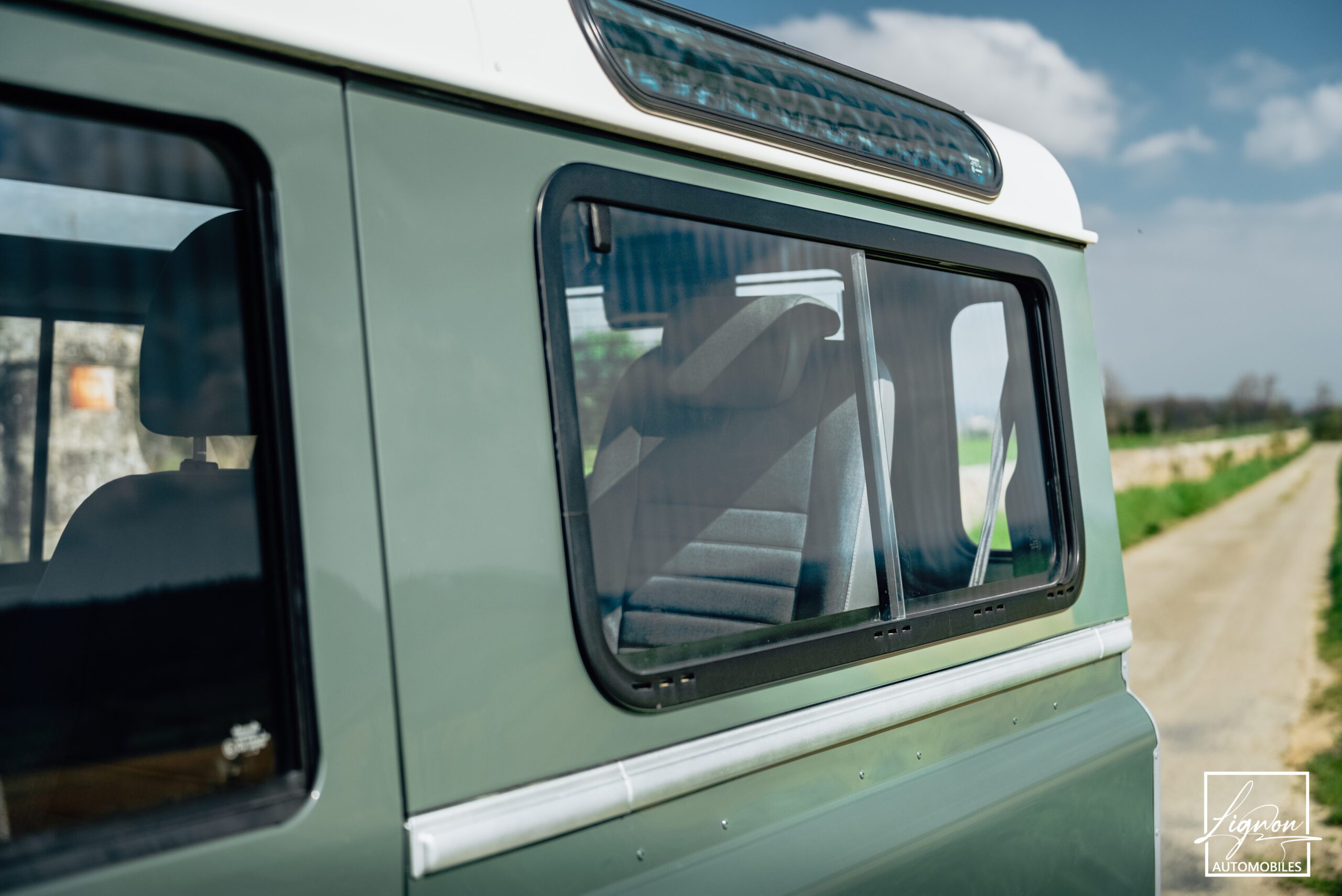 Photo Land Rover Defender 90 td4 sw 4 places "Keswick Green"