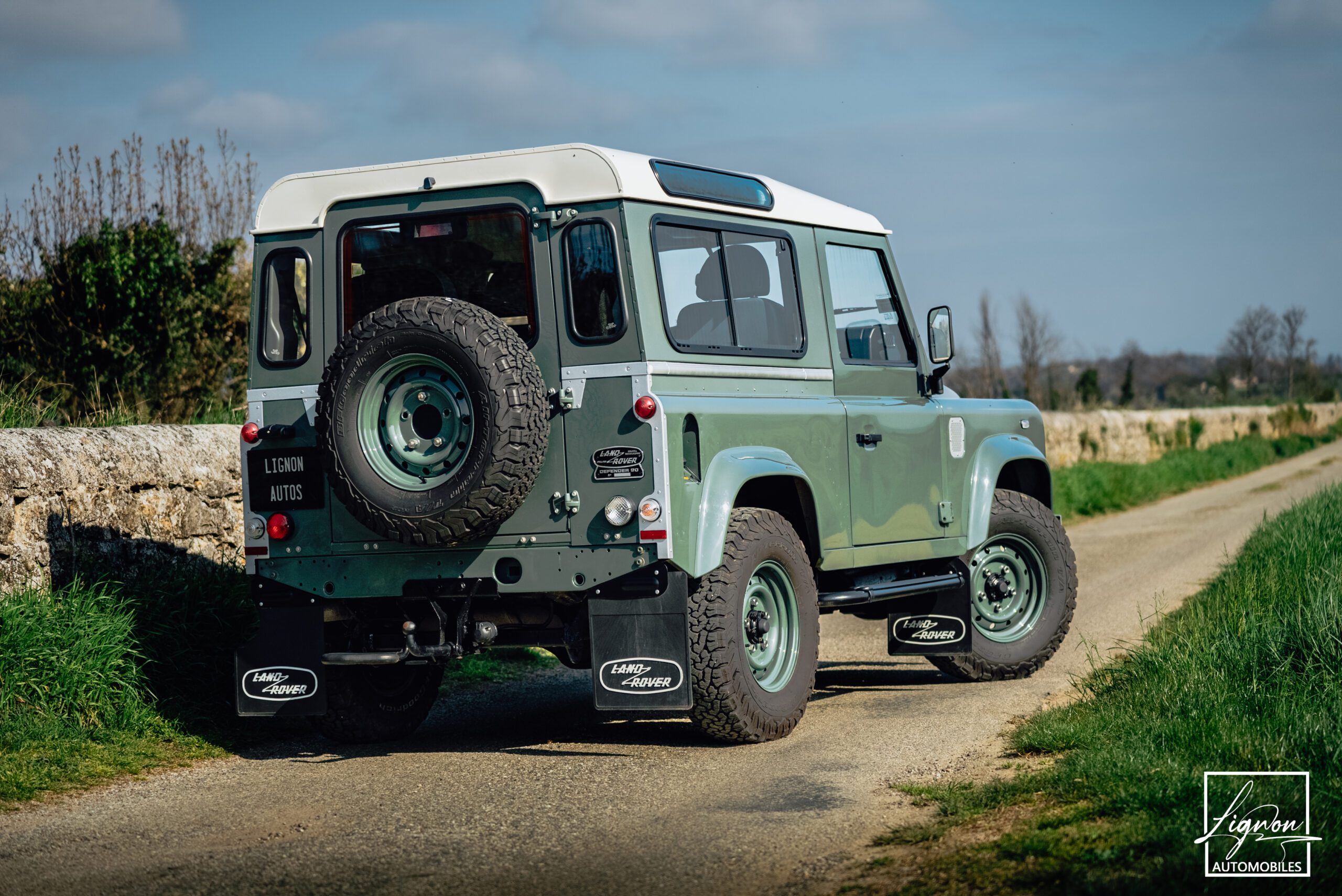 Photo Land Rover Defender 90 td4 sw 4 places "Keswick Green"