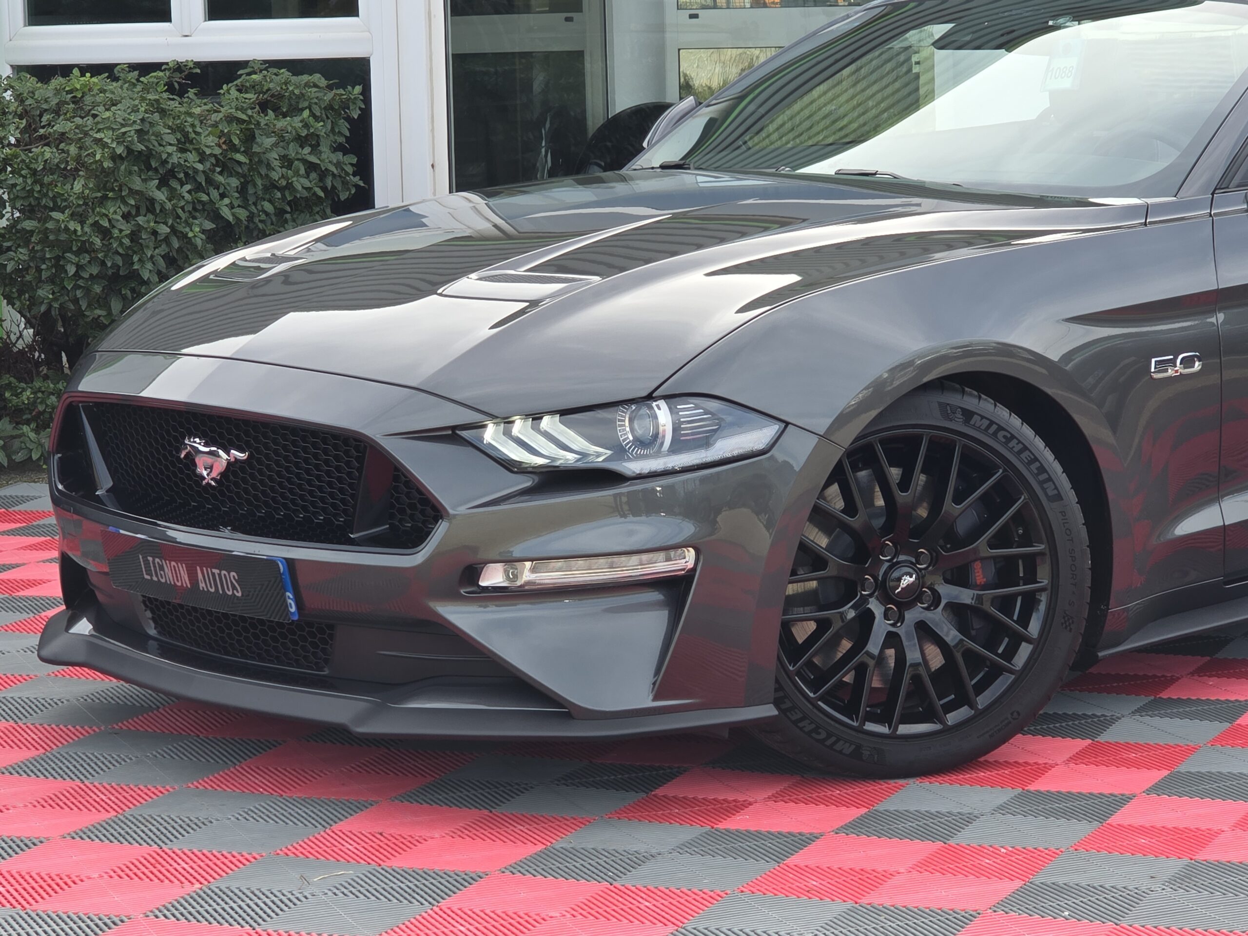 Photo Ford Mustang Cabriolet Gt 5.0l V8 450 Bva10 Premium 12/2020 "55th Years" - Immat France - Pas de malus