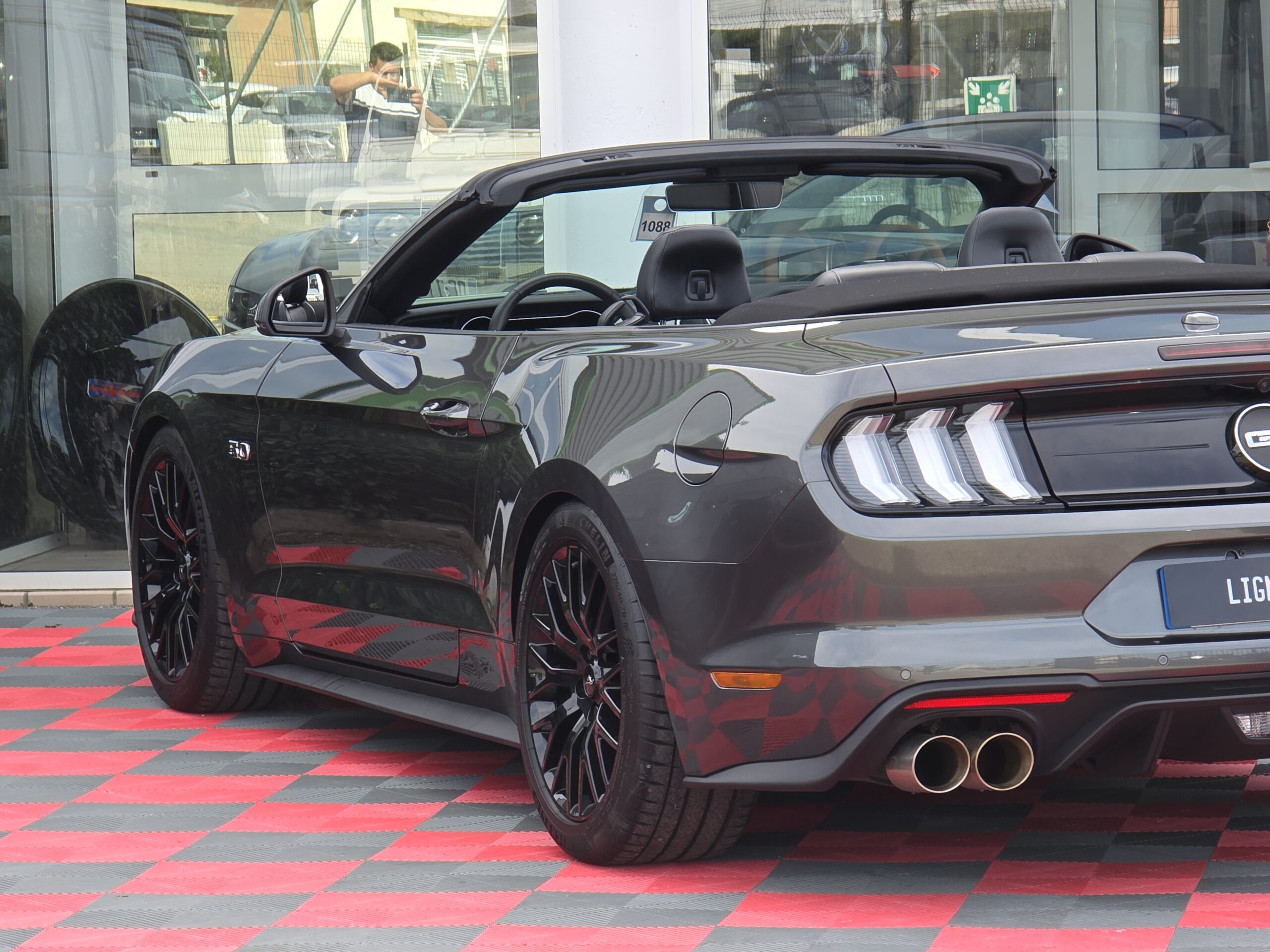 Photo Ford Mustang Cabriolet Gt 5.0l V8 450 Bva10 Premium 12/2020 "55th Years" - Immat France - Pas de malus