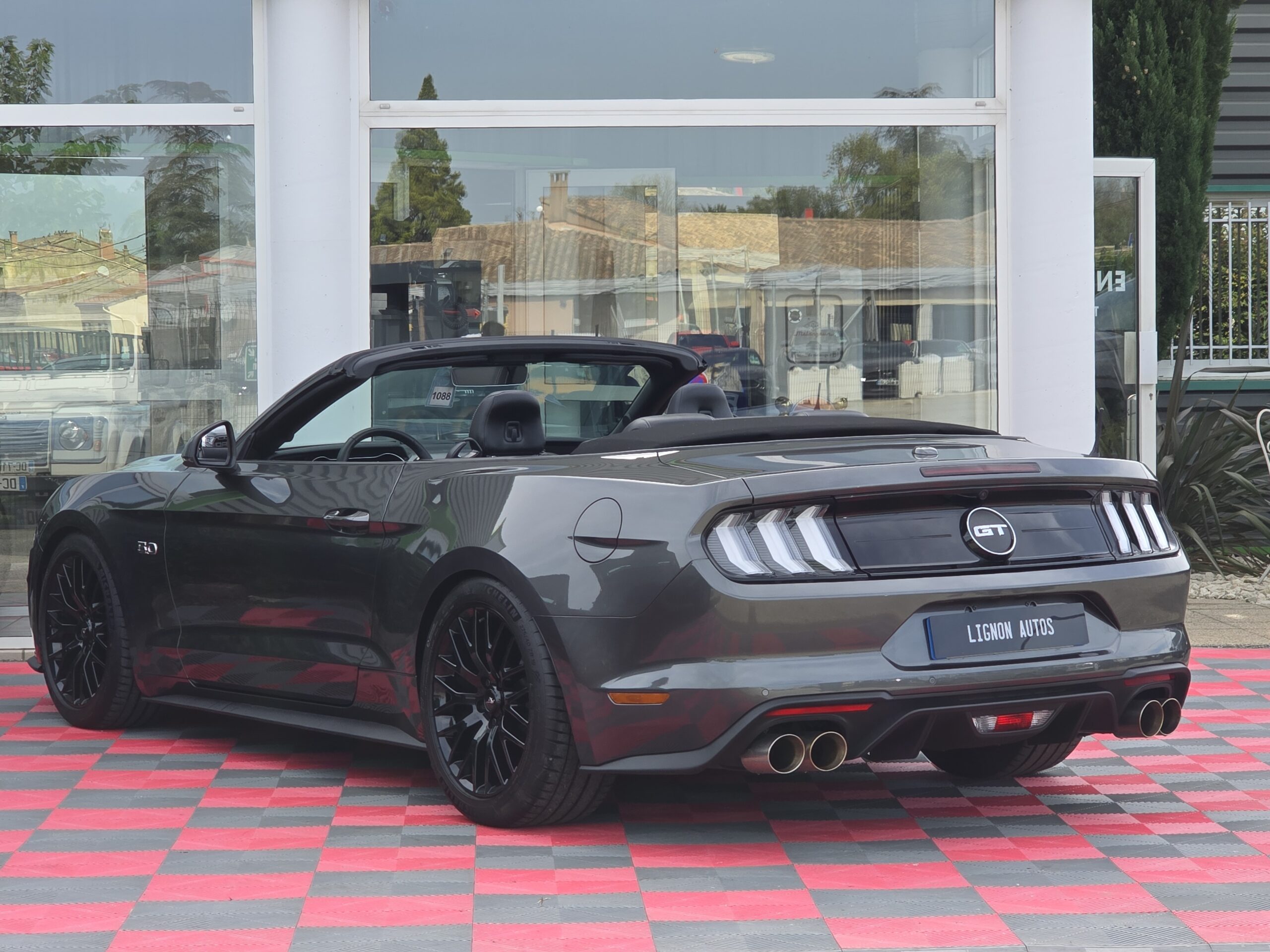 Photo Ford Mustang Cabriolet Gt 5.0l V8 450 Bva10 Premium 12/2020 "55th Years" - Immat France - Pas de malus