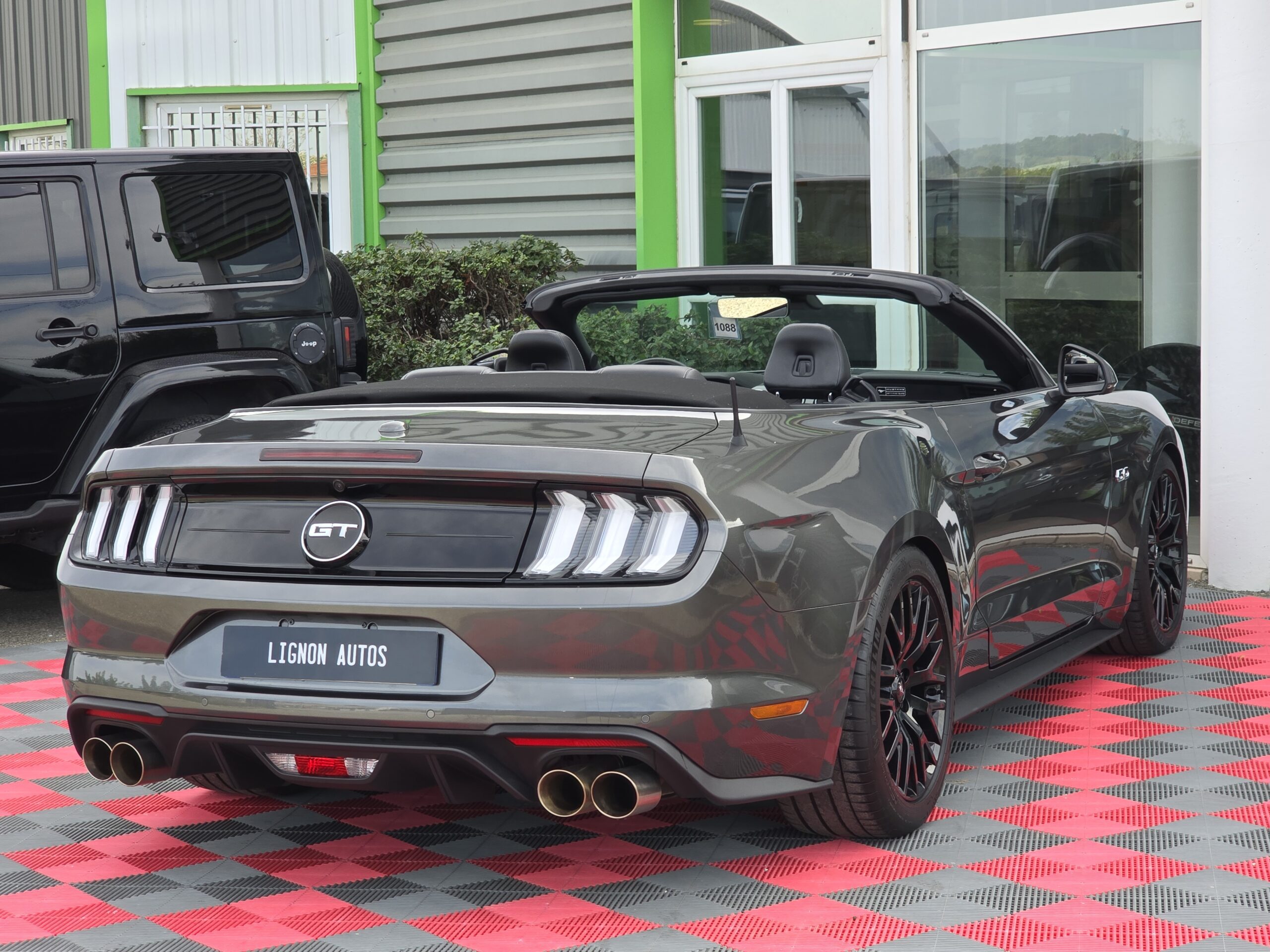Photo Ford Mustang Cabriolet Gt 5.0l V8 450 Bva10 Premium 12/2020 "55th Years" - Immat France - Pas de malus