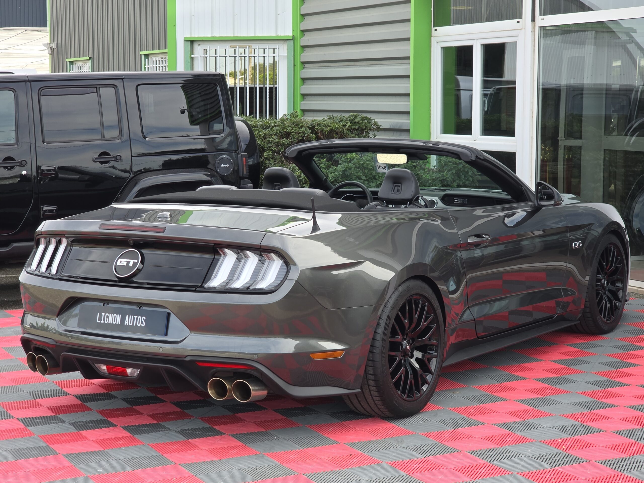 Photo Ford Mustang Cabriolet Gt 5.0l V8 450 Bva10 Premium 12/2020 "55th Years" - Immat France - Pas de malus