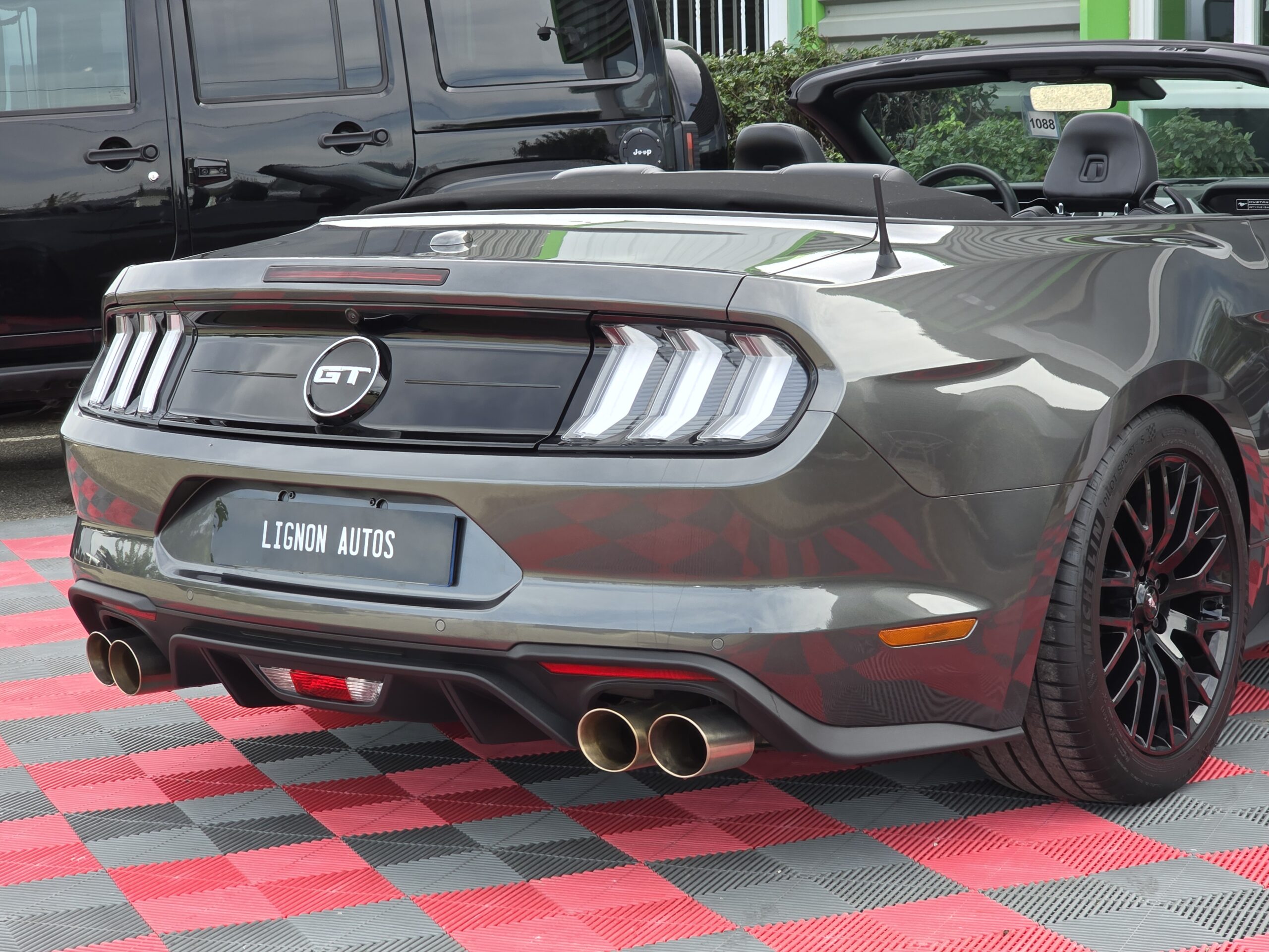 Photo Ford Mustang Cabriolet Gt 5.0l V8 450 Bva10 Premium 12/2020 "55th Years" - Immat France - Pas de malus