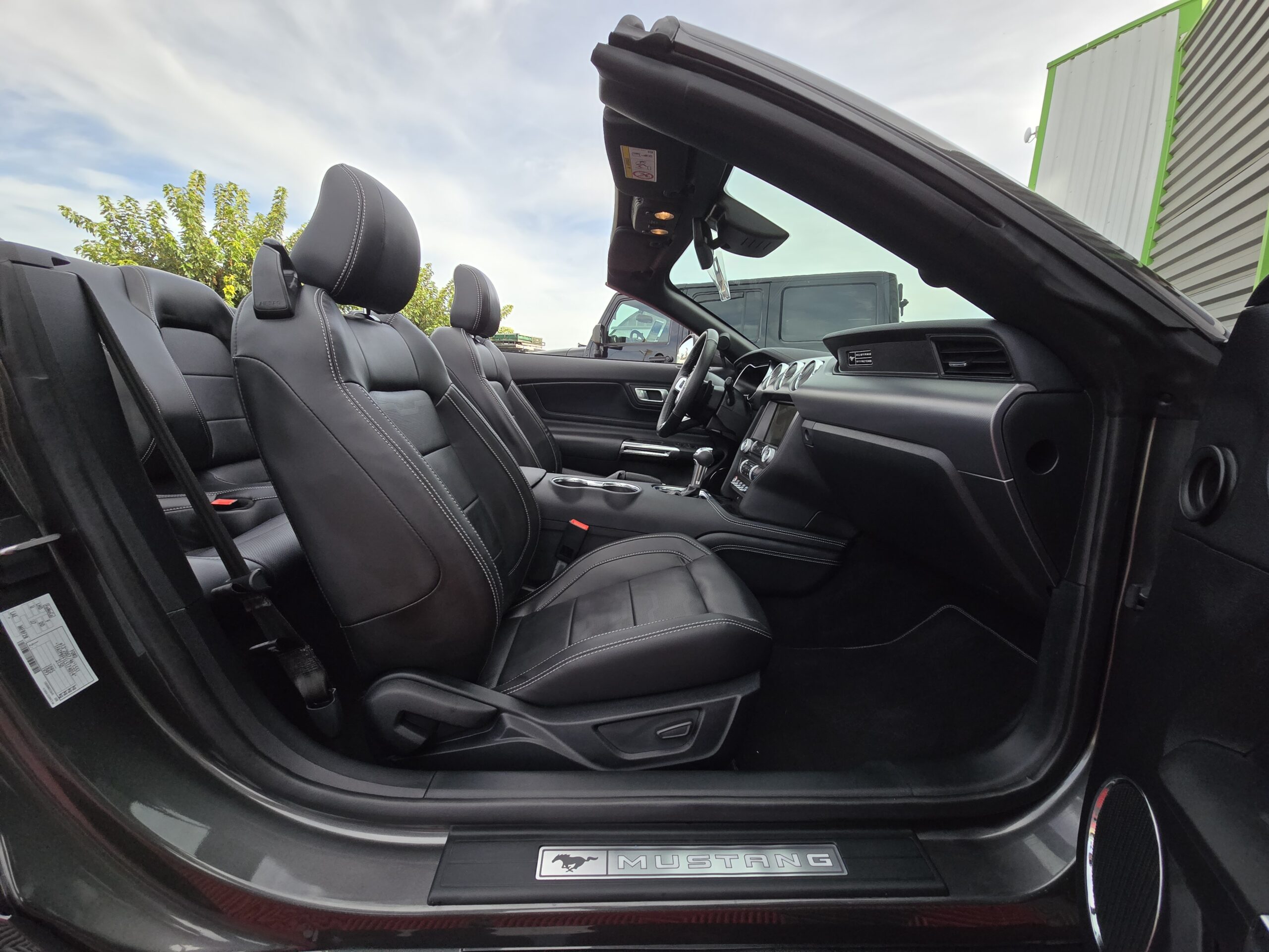 Photo Ford Mustang Cabriolet Gt 5.0l V8 450 Bva10 Premium 12/2020 "55th Years" - Immat France - Pas de malus