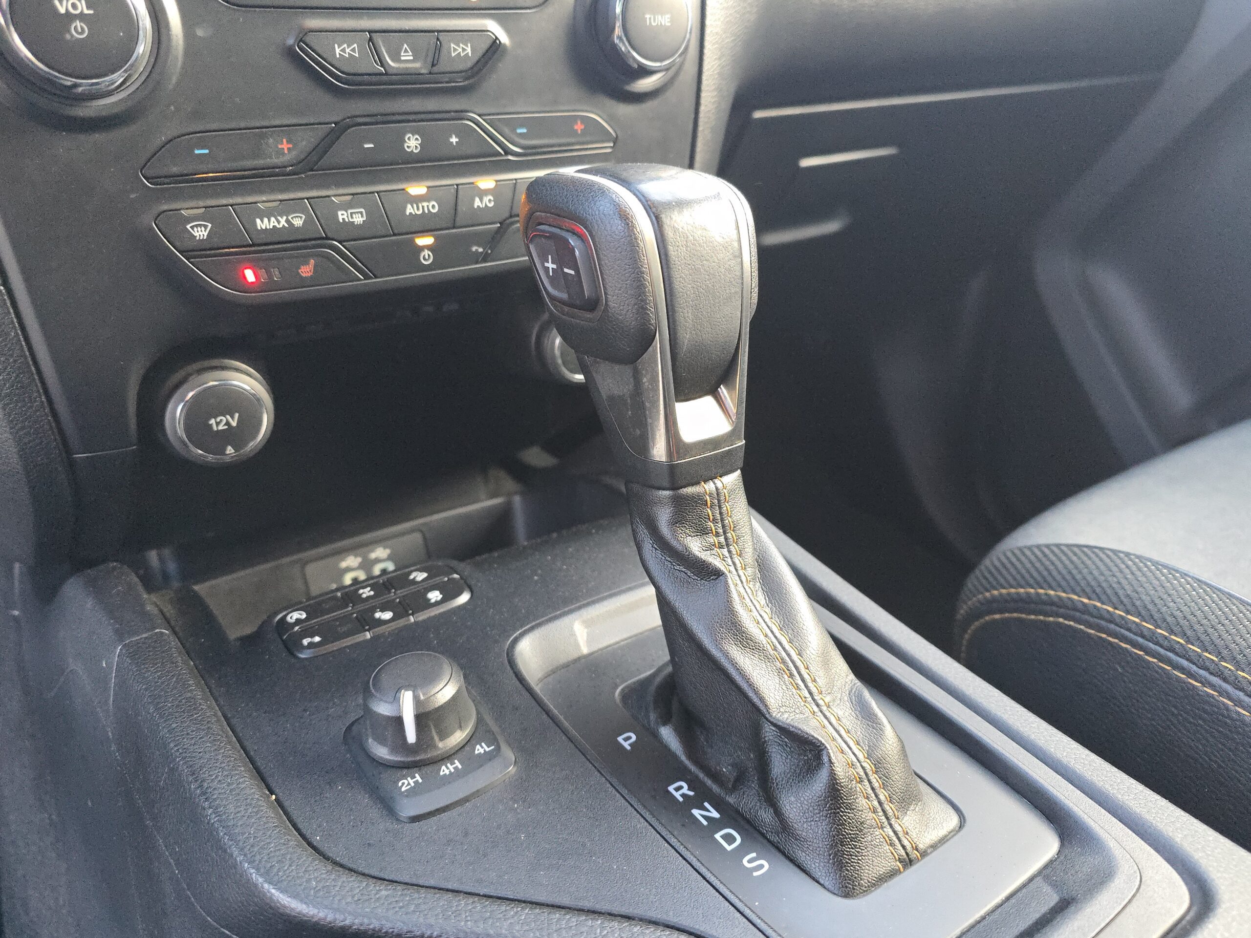 Photo Ford Ranger Wildtrak Super Cabine 2.0 Bi-turbo 213 CH TVA RECUPERABLE