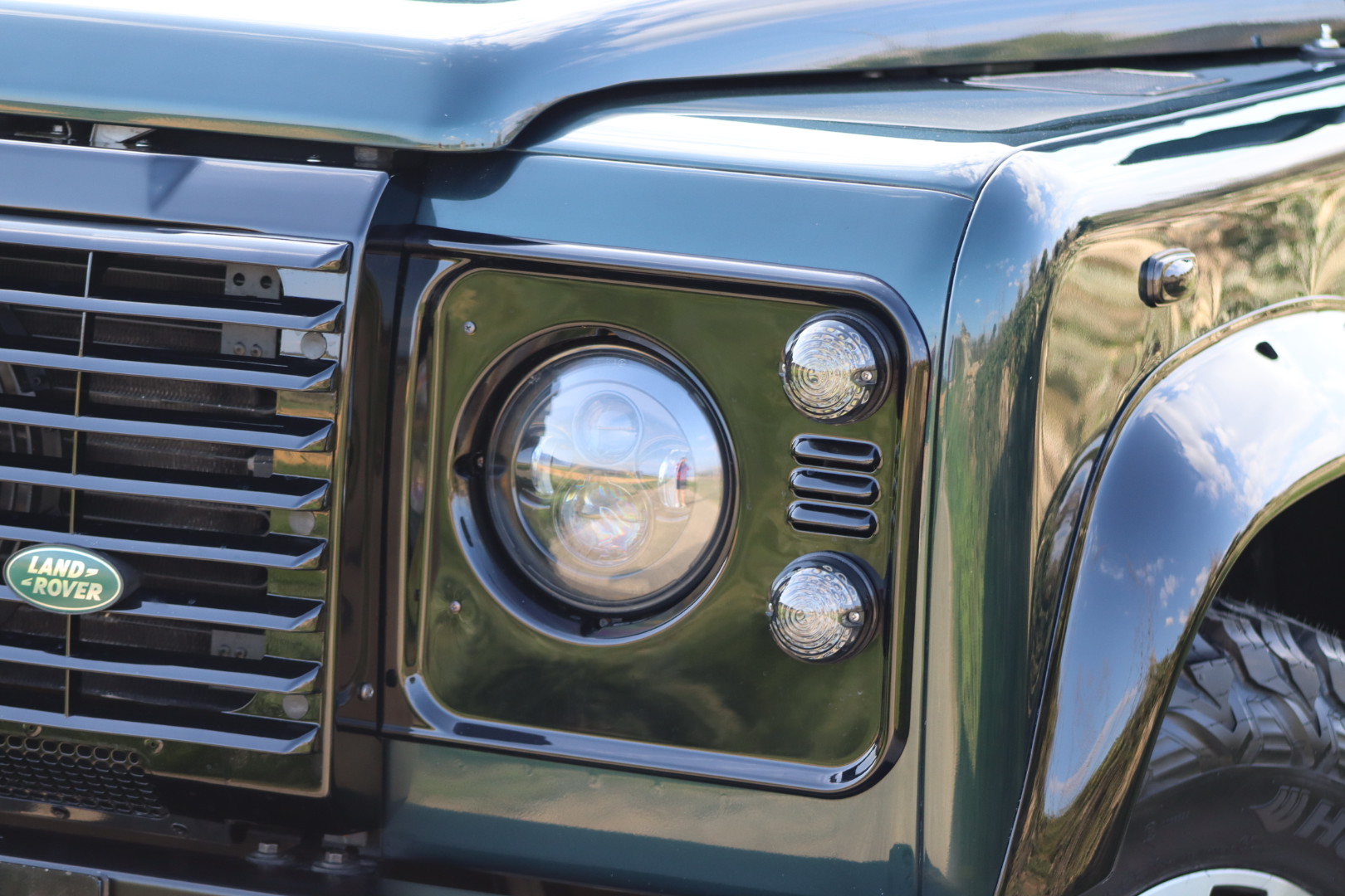Photo Land Rover Defender 90 2.2 4 places "Aintree Green"