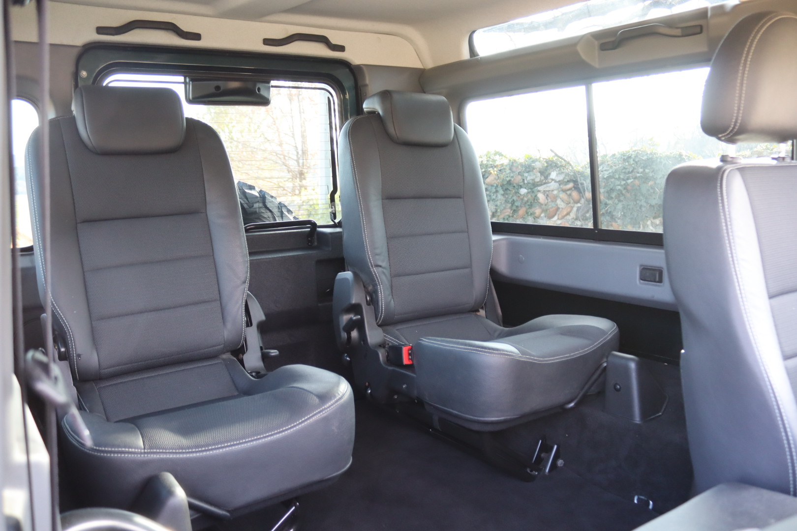 Photo Land Rover Defender 90 2.2 4 places "Aintree Green"