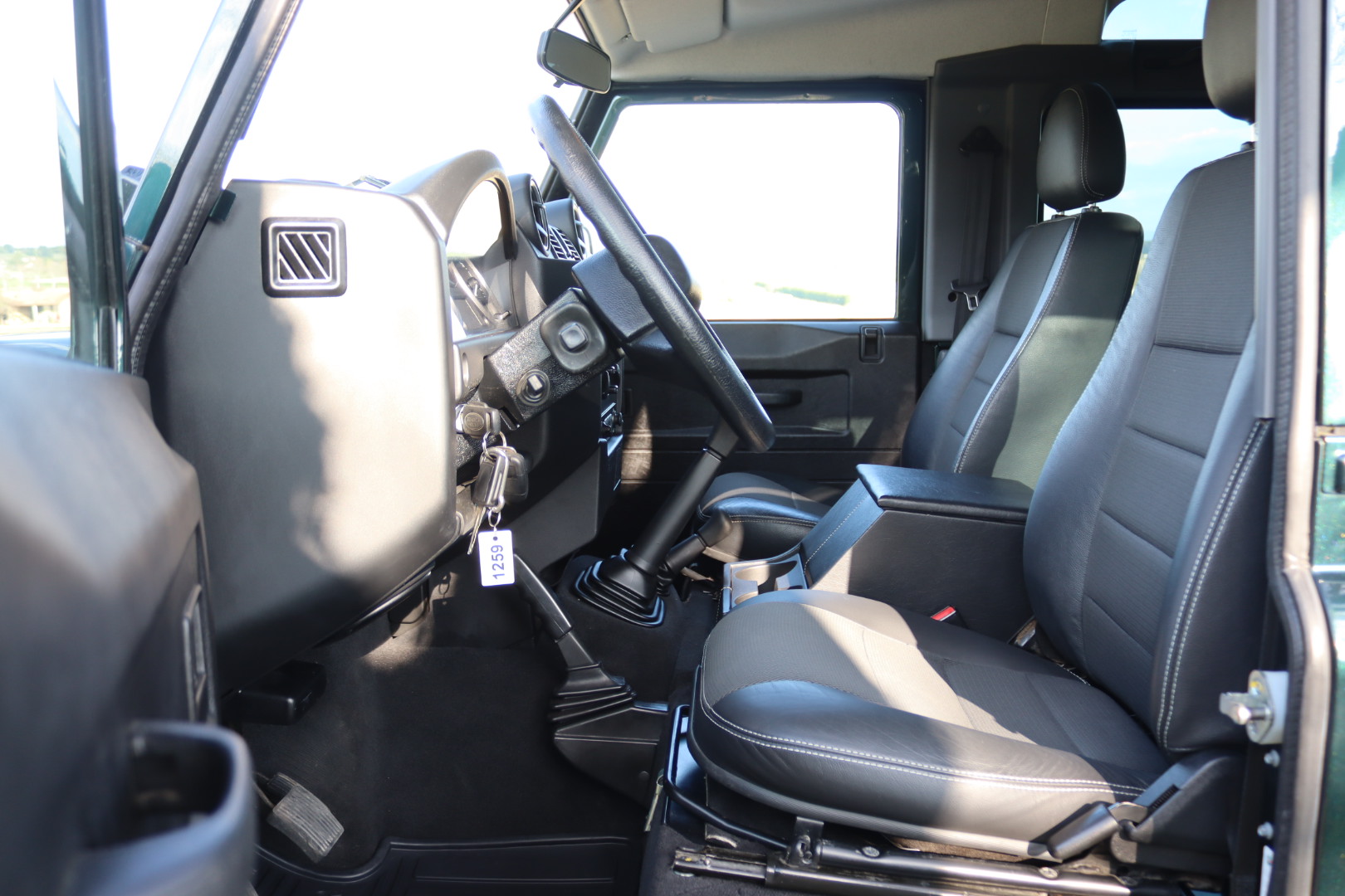 Photo Land Rover Defender 90 2.2 4 places "Aintree Green"