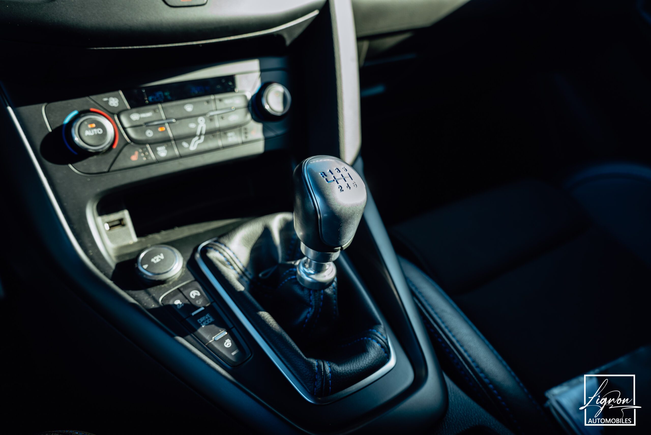 Photo Ford Focus RS 2.3 350 CH Recaro - GPS - CARPLAY - CAMERA