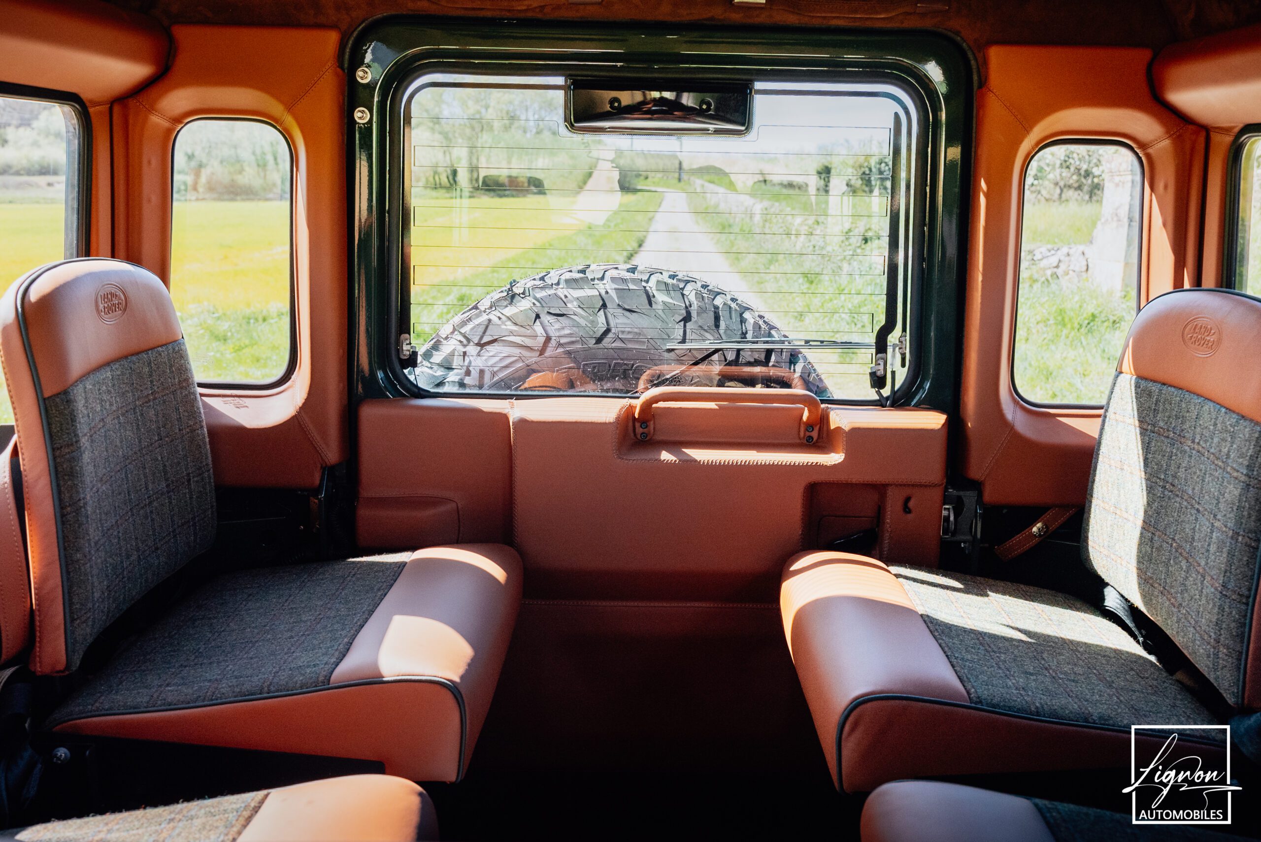 Photo Land Rover Defender 110 td5 sw 9 places "Underberg Green"