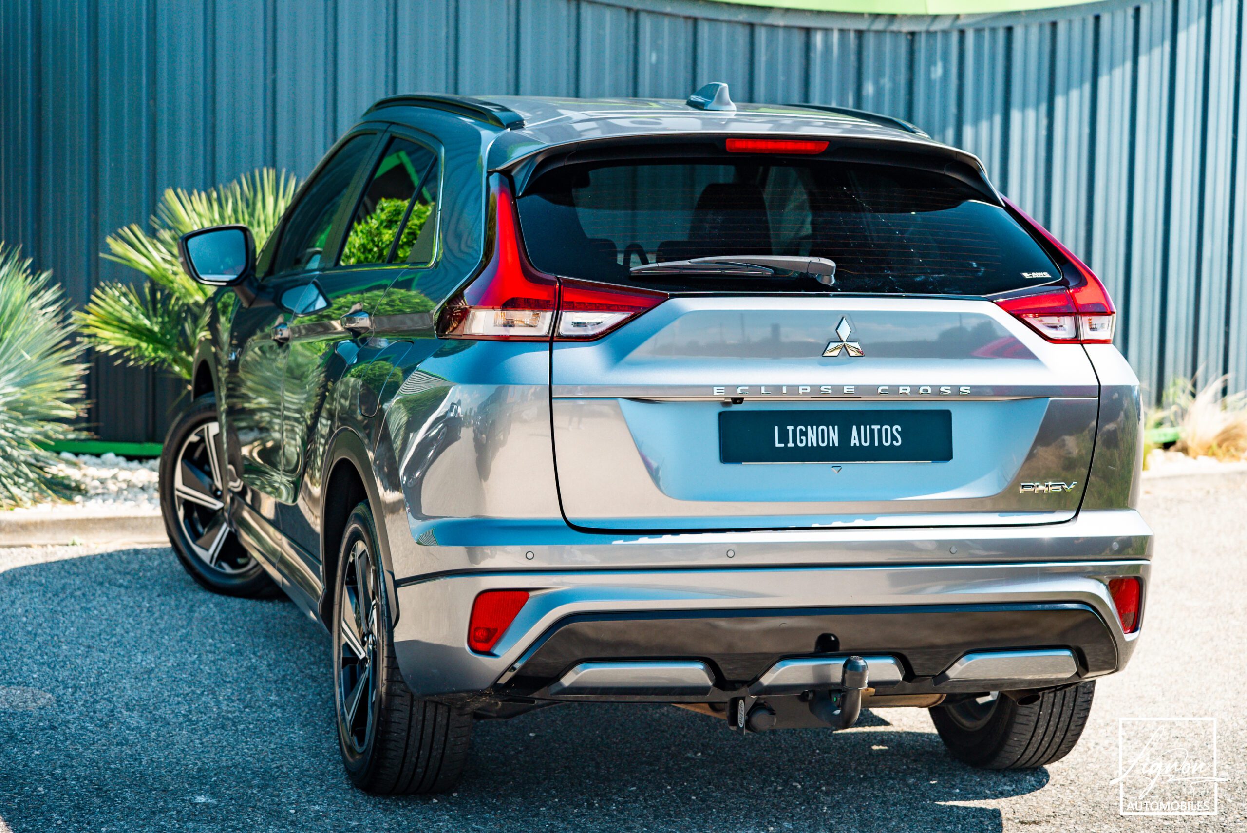 Photo Mitsubishi Eclipse Cross 2.4 PHEV 188 ch Intens Design 4wd - Attelage