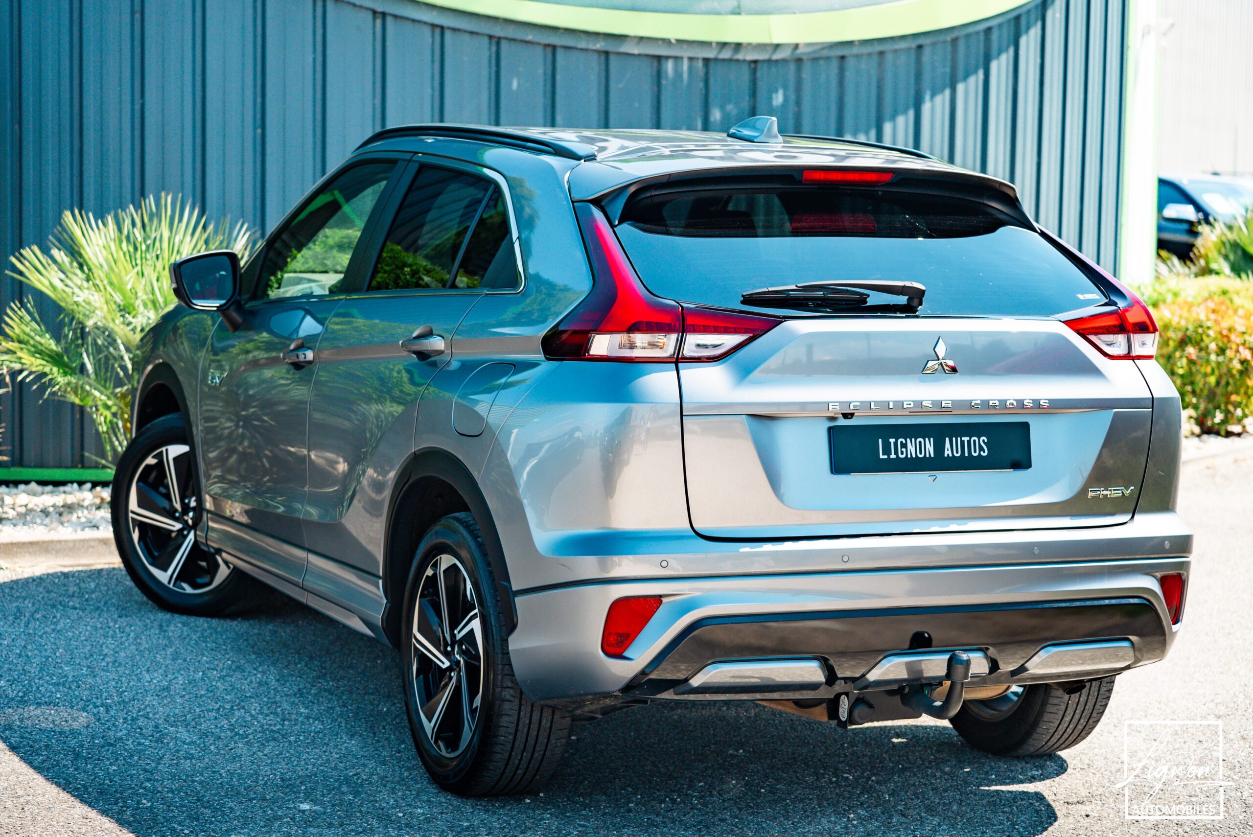 Photo Mitsubishi Eclipse Cross 2.4 PHEV 188 ch Intens Design 4wd - Attelage