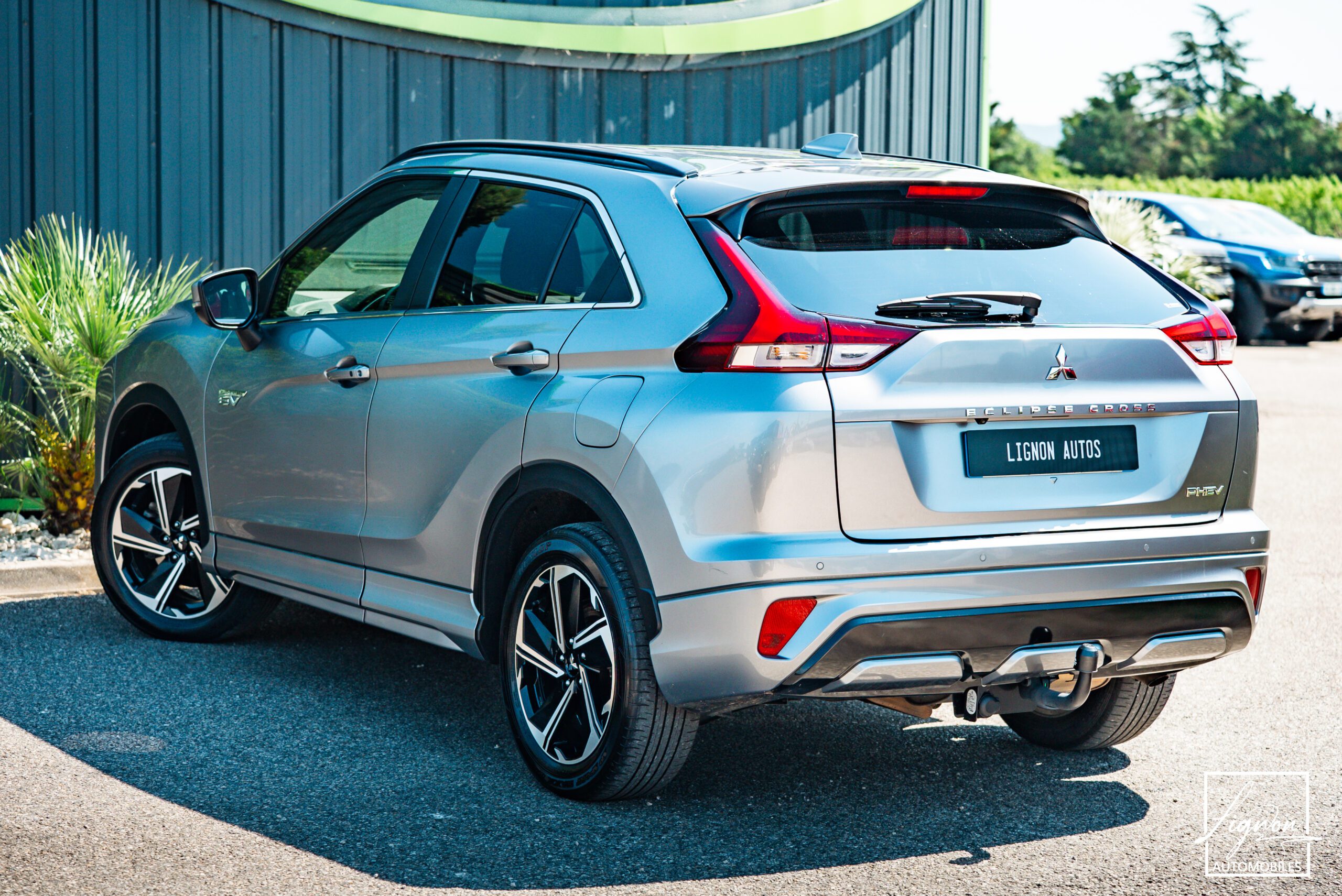 Photo Mitsubishi Eclipse Cross 2.4 PHEV 188 ch Intens Design 4wd - Attelage