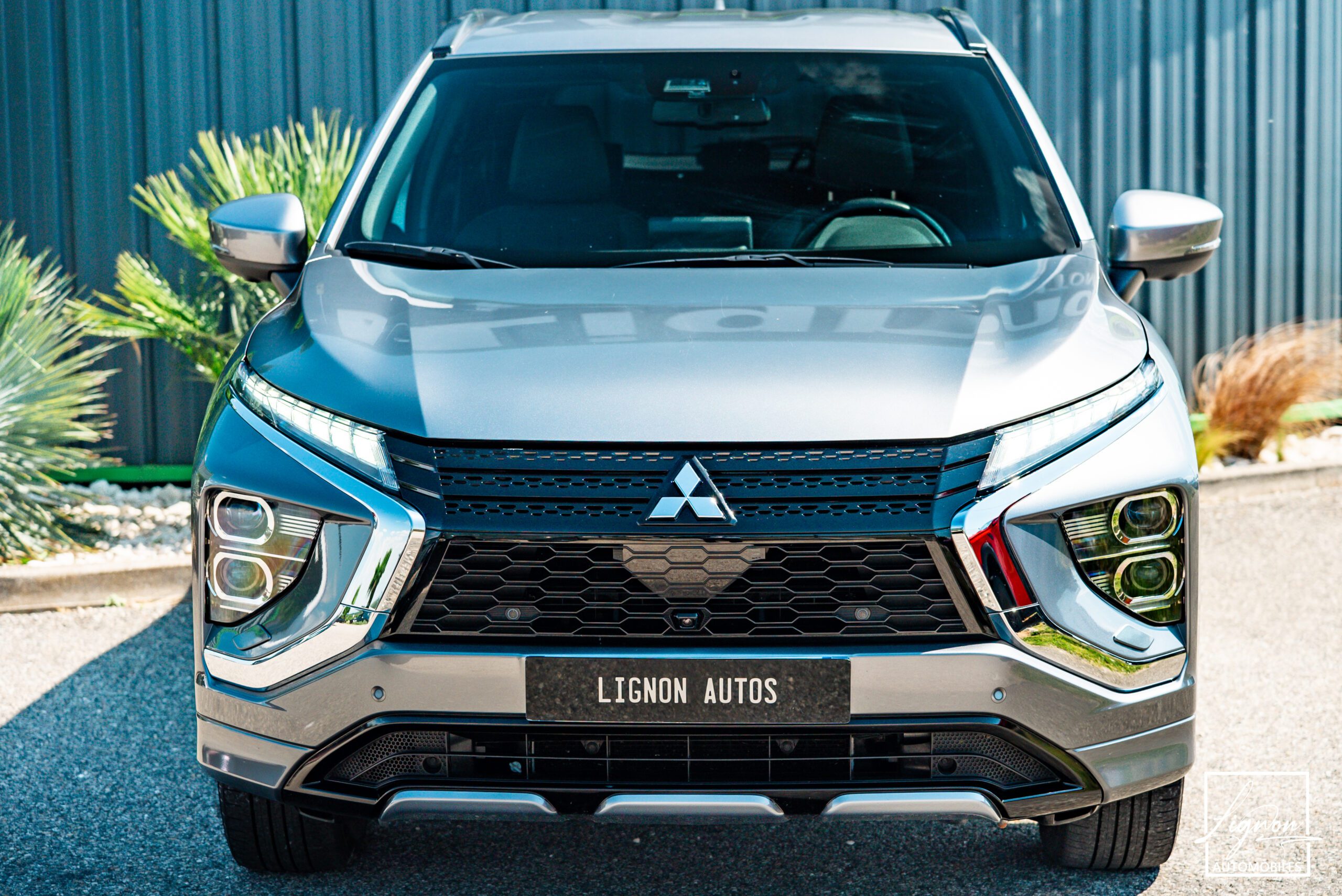 Photo Mitsubishi Eclipse Cross 2.4 PHEV 188 ch Intens Design 4wd - Attelage