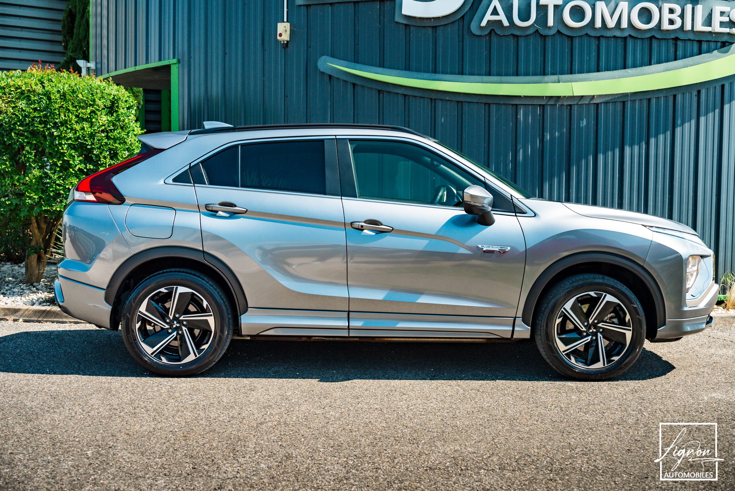 Photo Mitsubishi Eclipse Cross 2.4 PHEV 188 ch Intens Design 4wd - Attelage