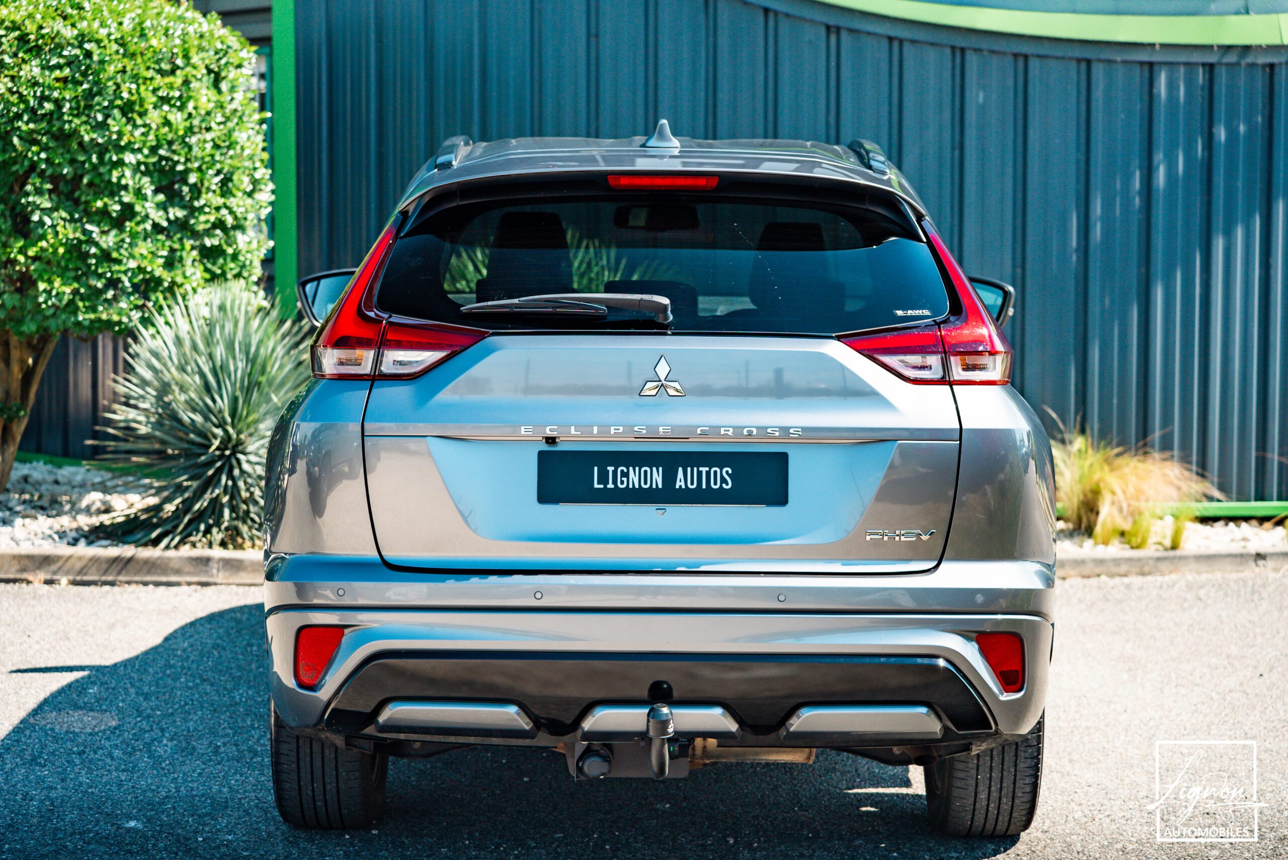 Photo Mitsubishi Eclipse Cross 2.4 PHEV 188 ch Intens Design 4wd - Attelage
