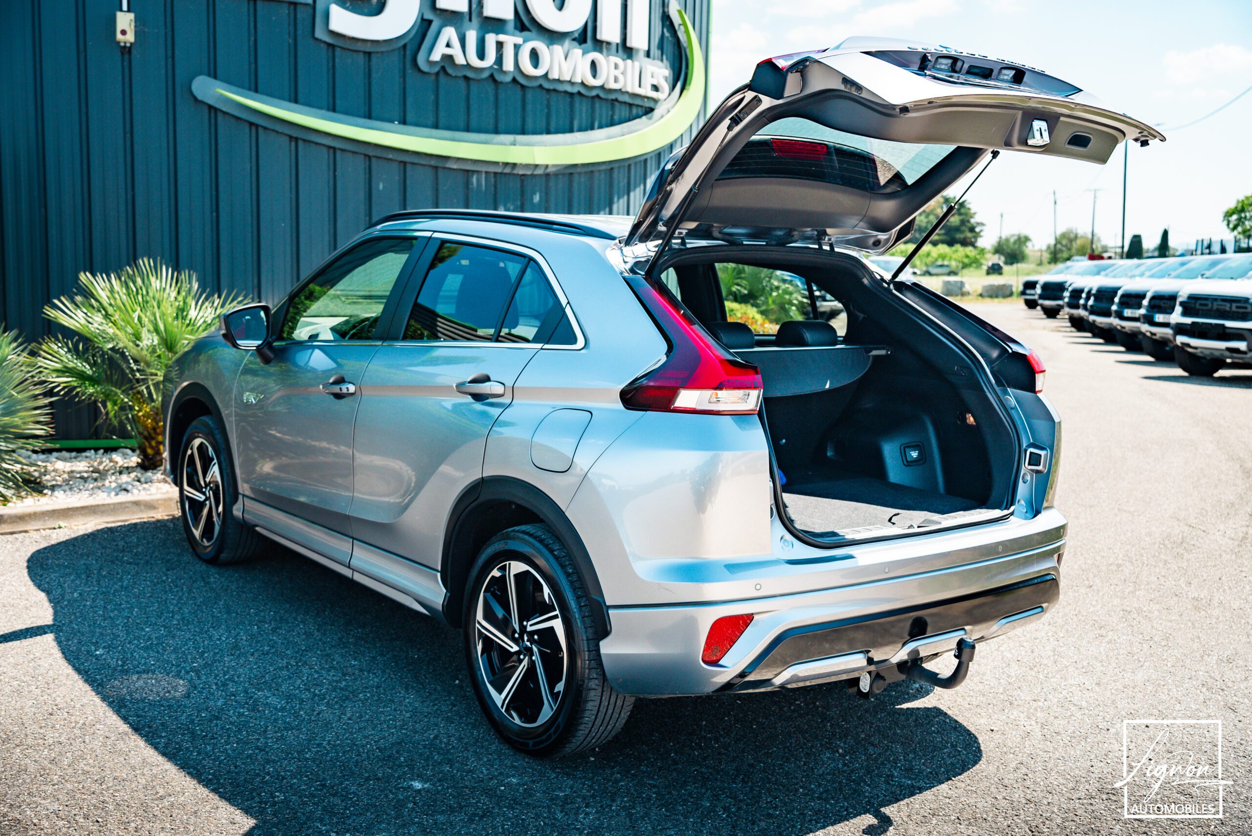 Photo Mitsubishi Eclipse Cross 2.4 PHEV 188 ch Intens Design 4wd - Attelage