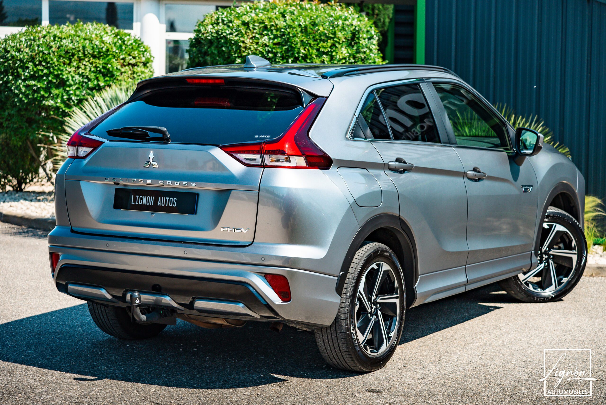 Photo Mitsubishi Eclipse Cross 2.4 PHEV 188 ch Intens Design 4wd - Attelage