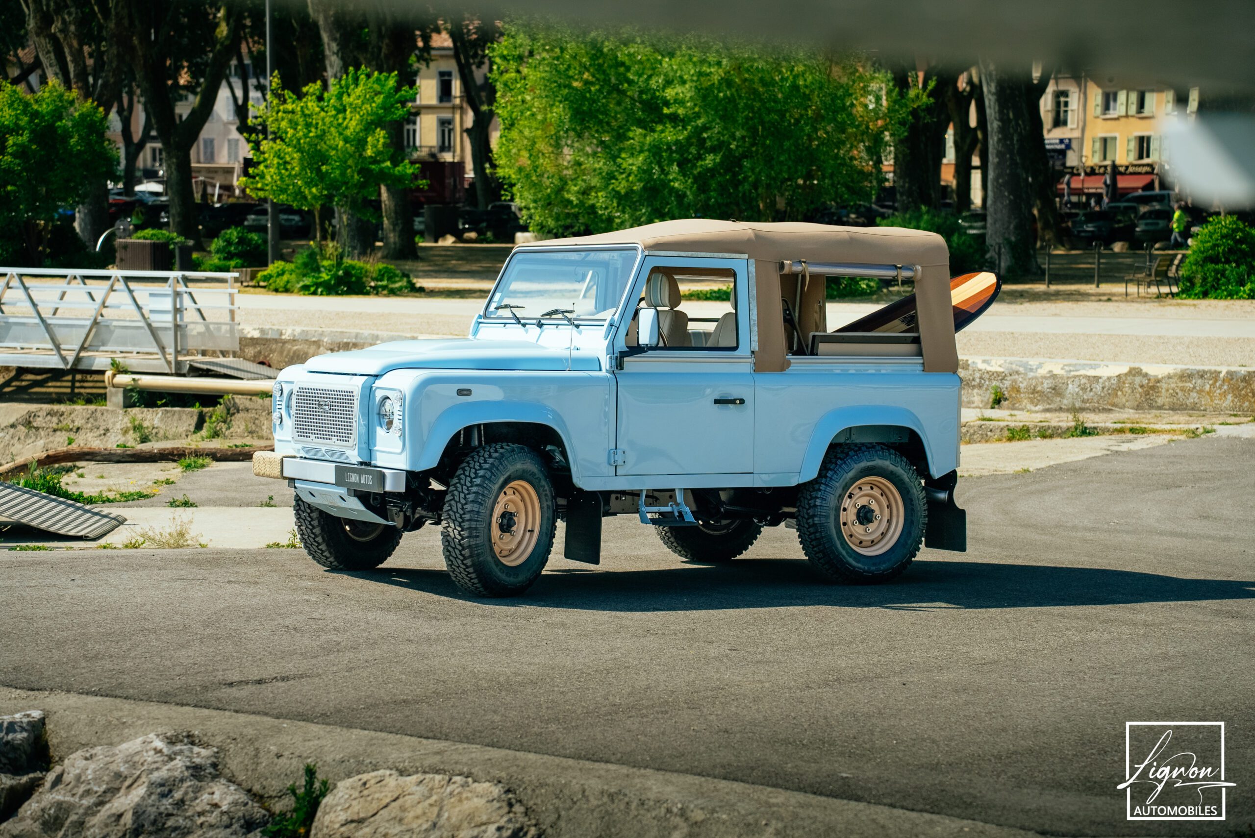 Photo Land Rover Defender 90 TD4 2.4L Soft Top "Plage"