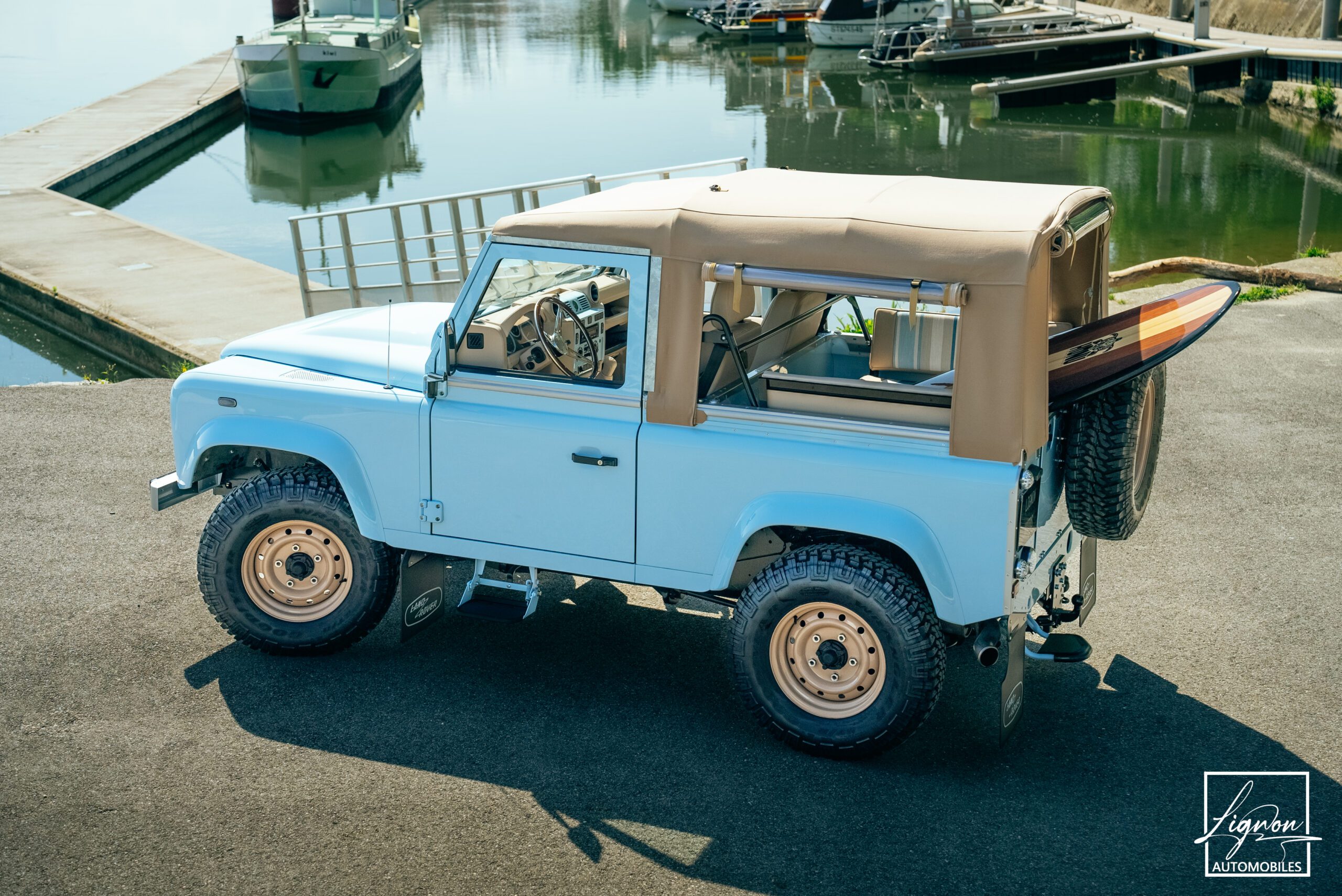 Photo Land Rover Defender 90 TD4 2.4L Soft Top "Plage"